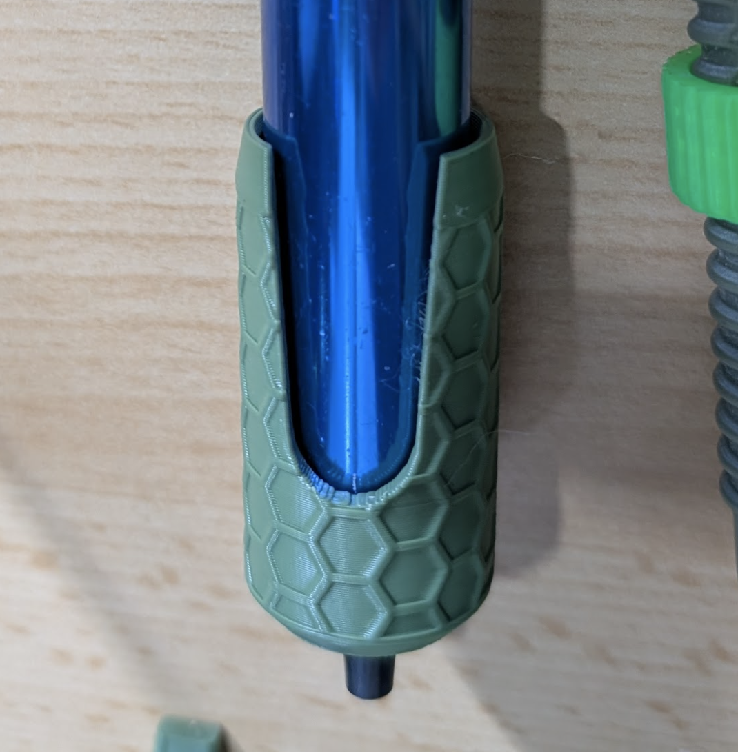Skadis desoldering pump holder - remix Screwable
