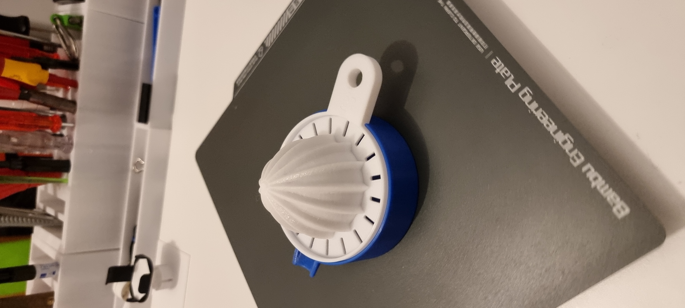 Miniatura 8 do modelo 3D Simple lemon squeezer