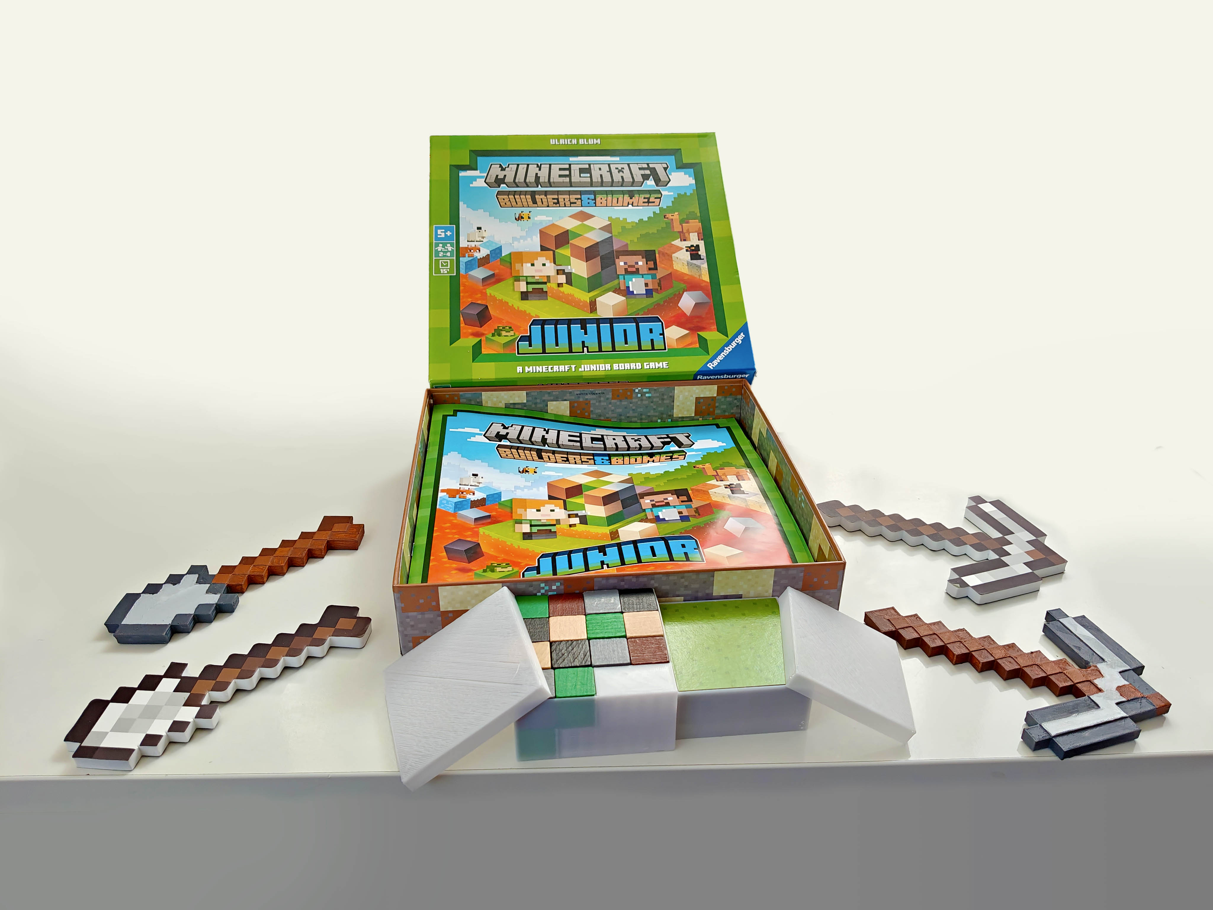 Minecraft Builders and Biomes Junior - additional props and boxes