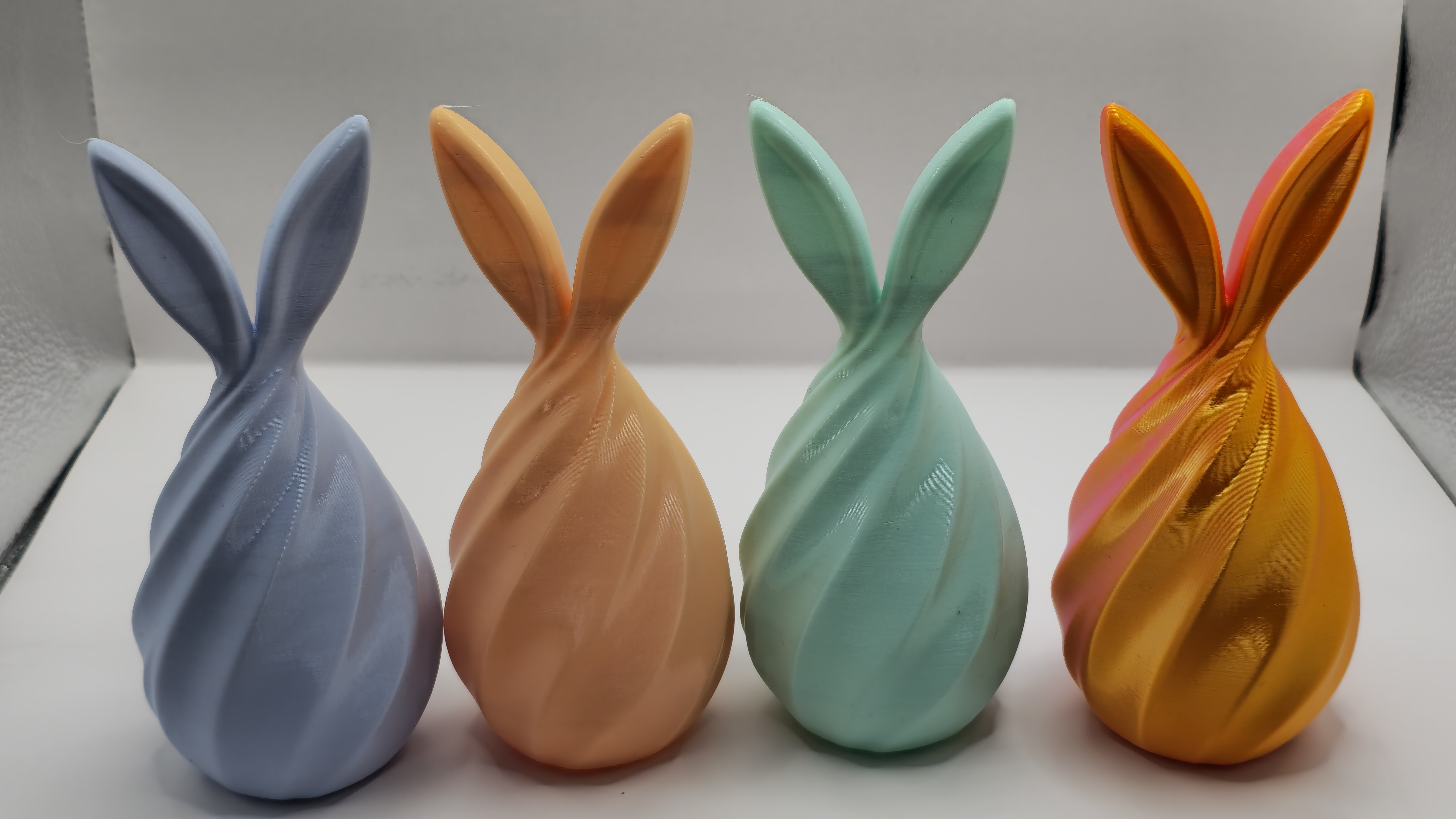 Twist Easter Bunny – Minimal Spiral Rabbit Decor