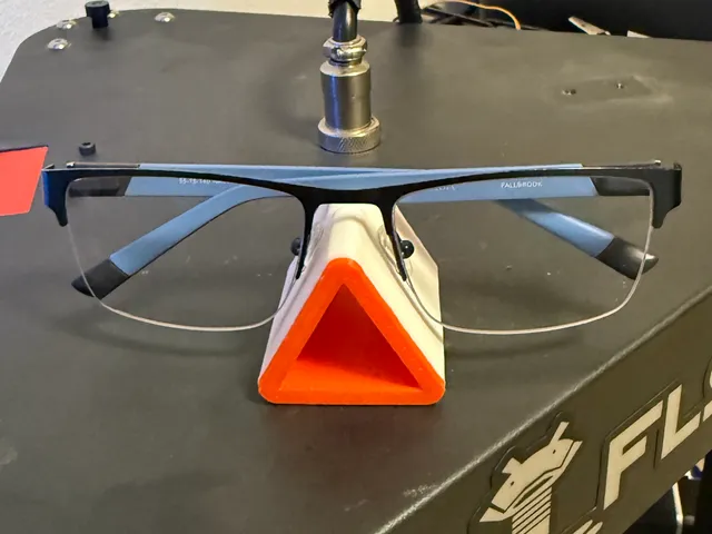 Simple Glasses Stand with Style - no MMU needed