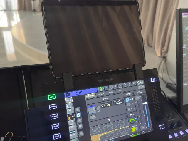 Behringer WING on-screen tablet stand