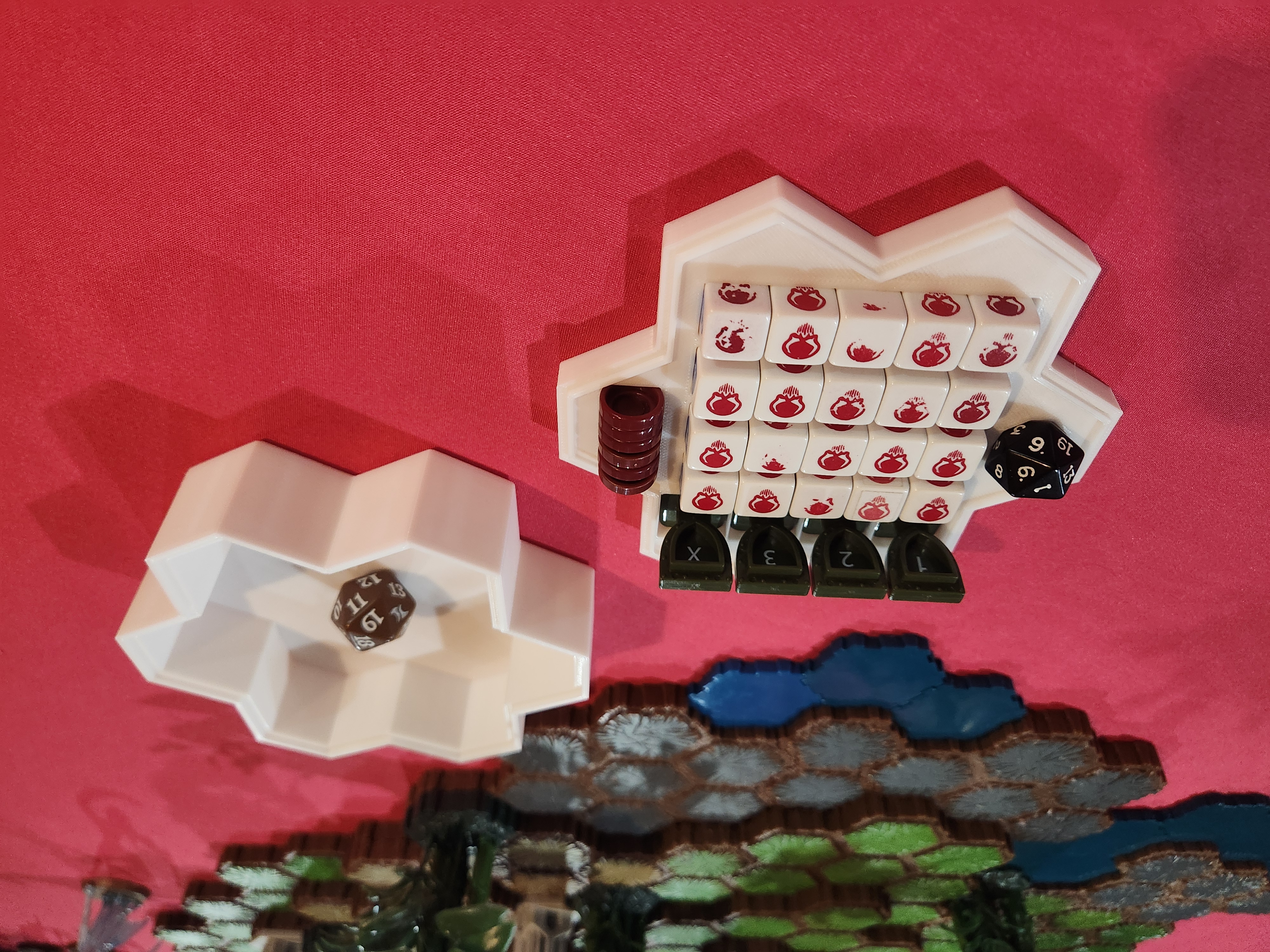 Heroscape Modular Case - lid is dice tray