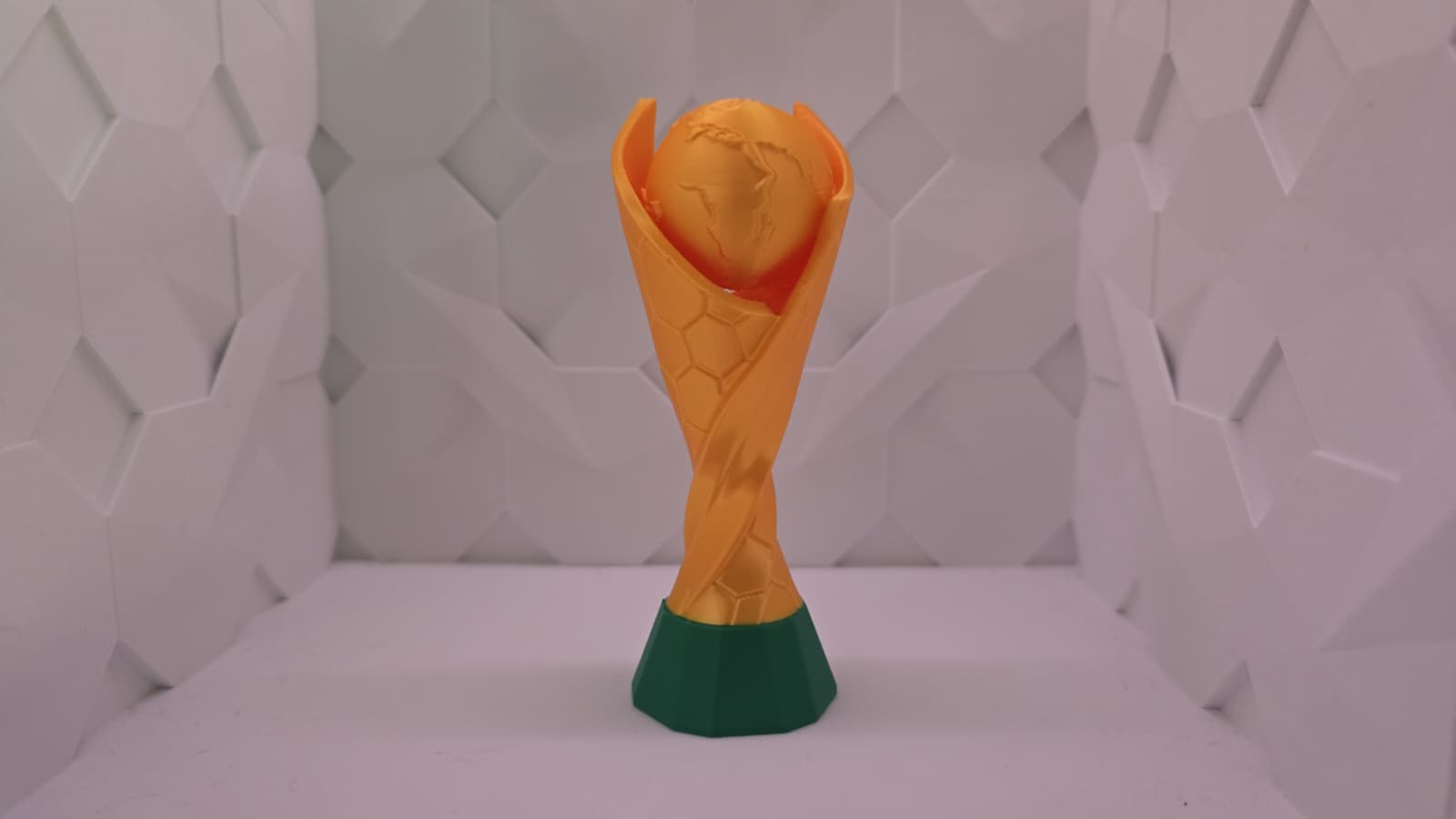 Moderner Fußball-Pokal mit Weltkugel – Dekoration & Trophäe 3D model