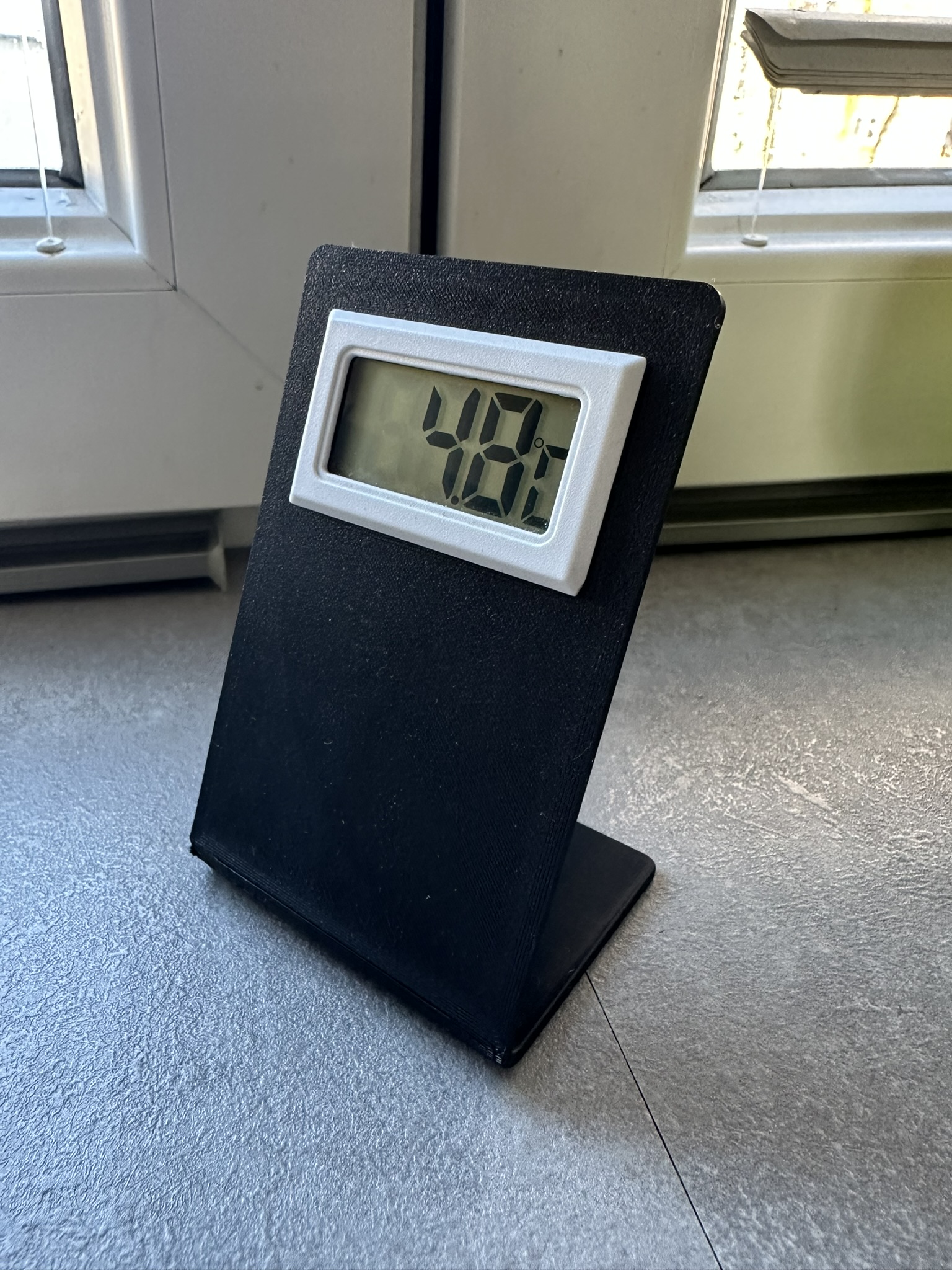 Temperature sensor stand