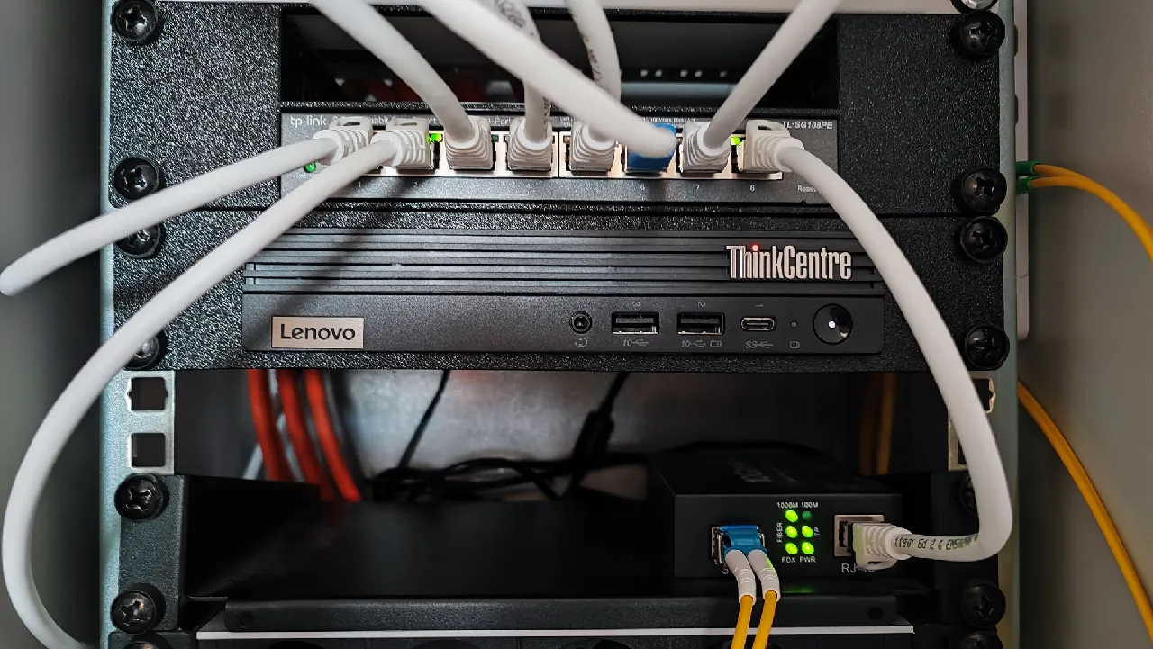 Lenovo ThinkCentre エヴァンゲリオンデザインカスタム Lenovo ThinkCentre エヴァンゲリオンデザインカスタム