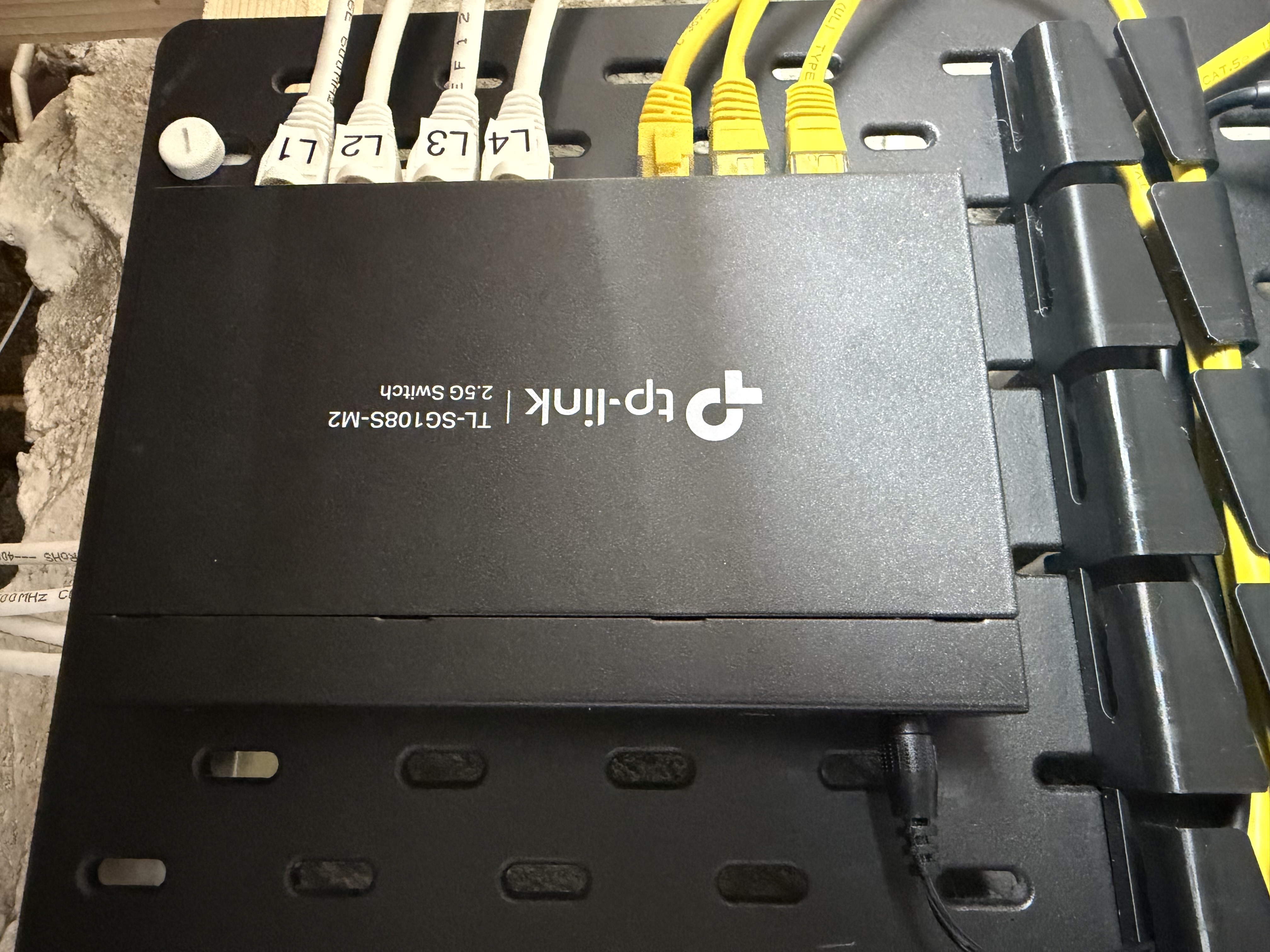 tp-link TL-SG108S-M2 Network Switch SKADIS Holder