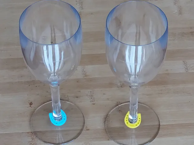 Horseshoe wine glass tag
