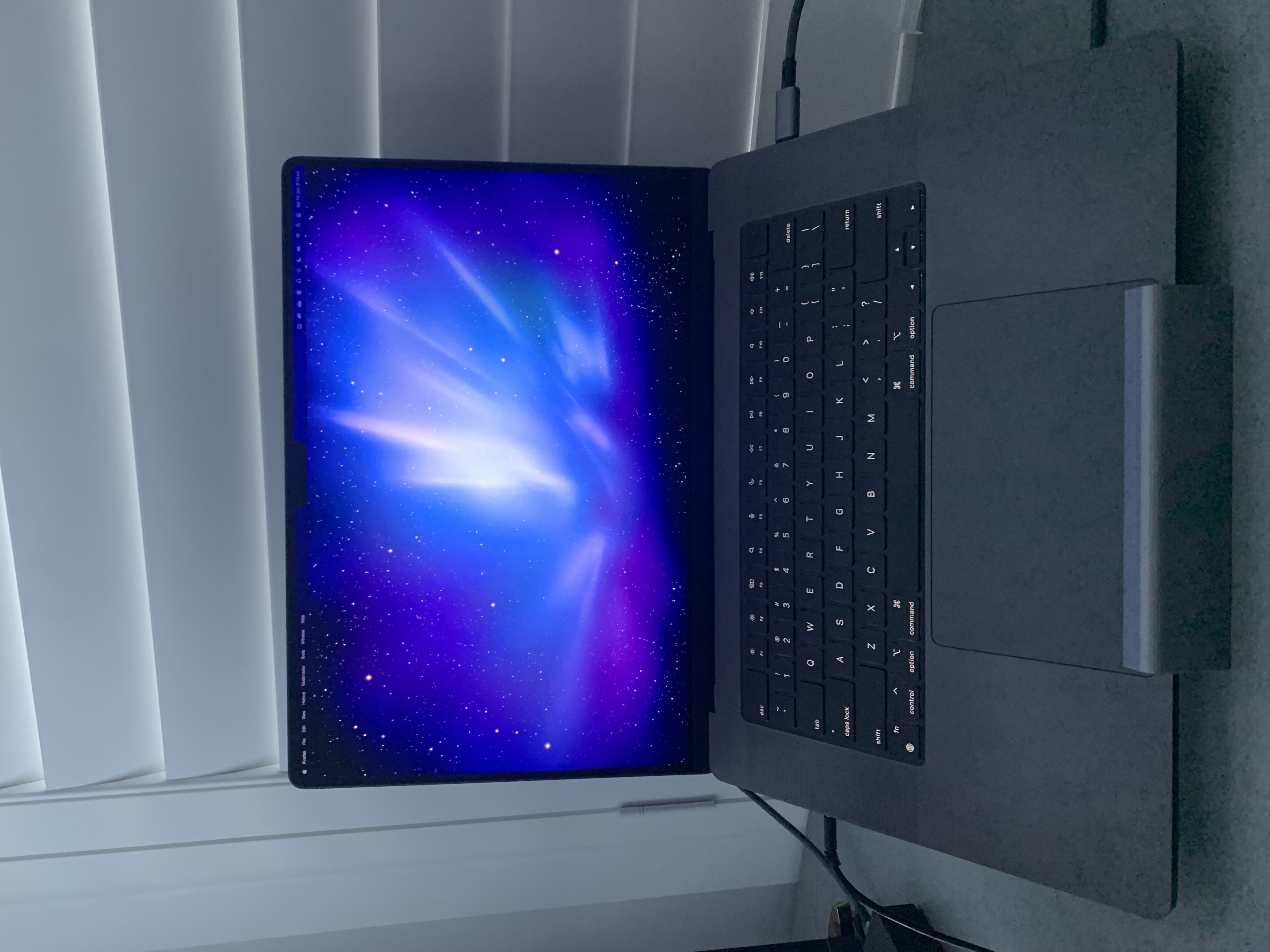 Universal Mac/PC Laptop stand