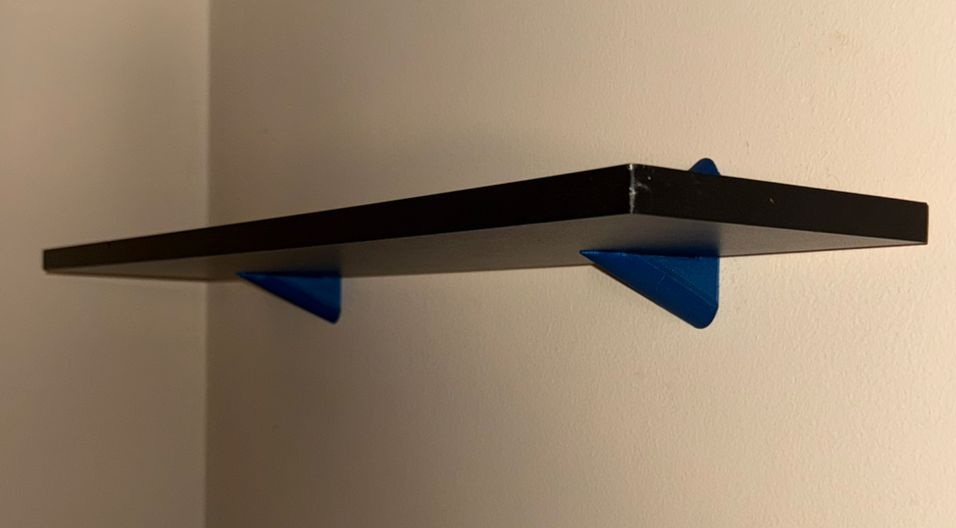 Bird beak shelf bracket