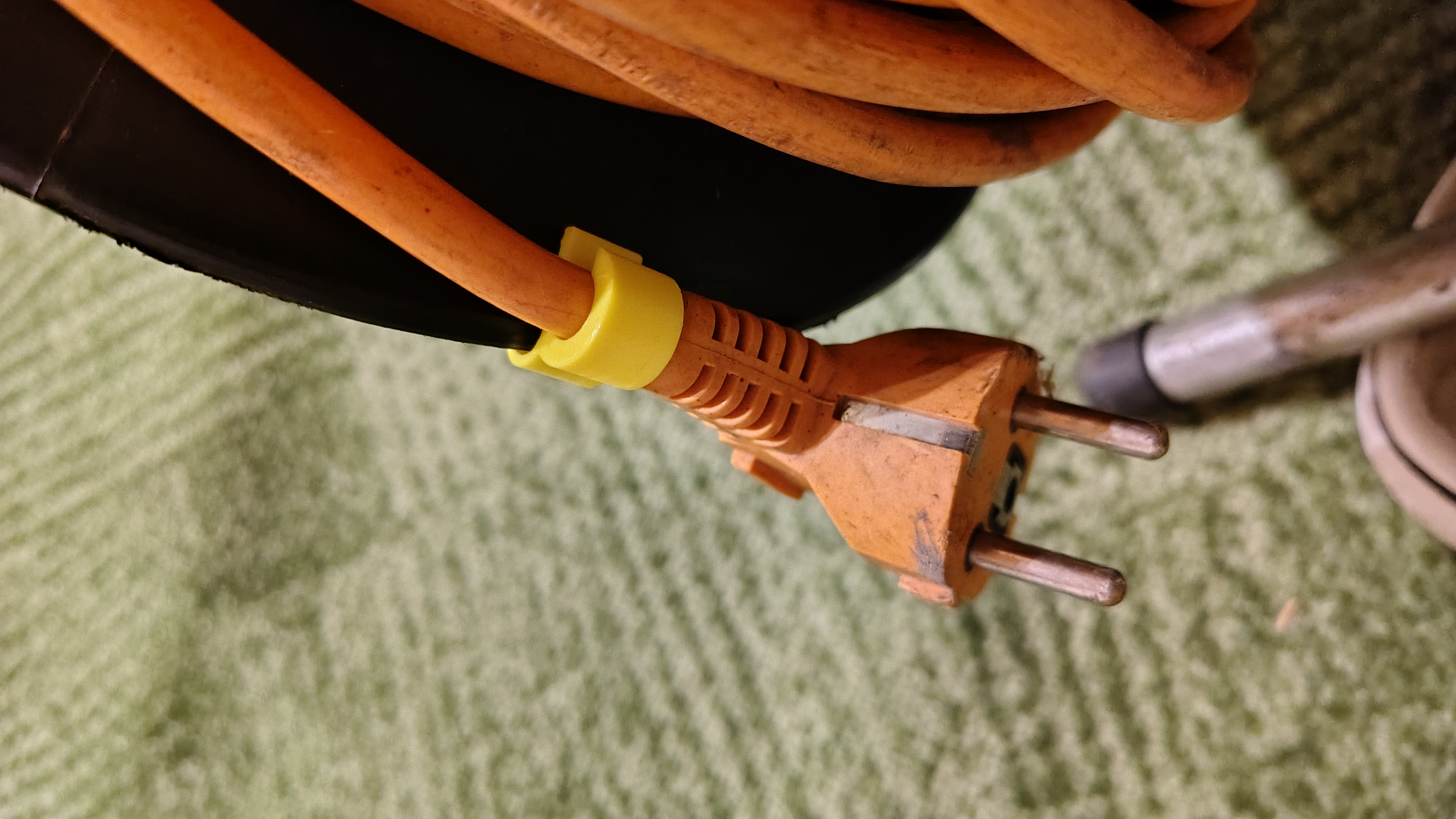 extension cord to winder clip
