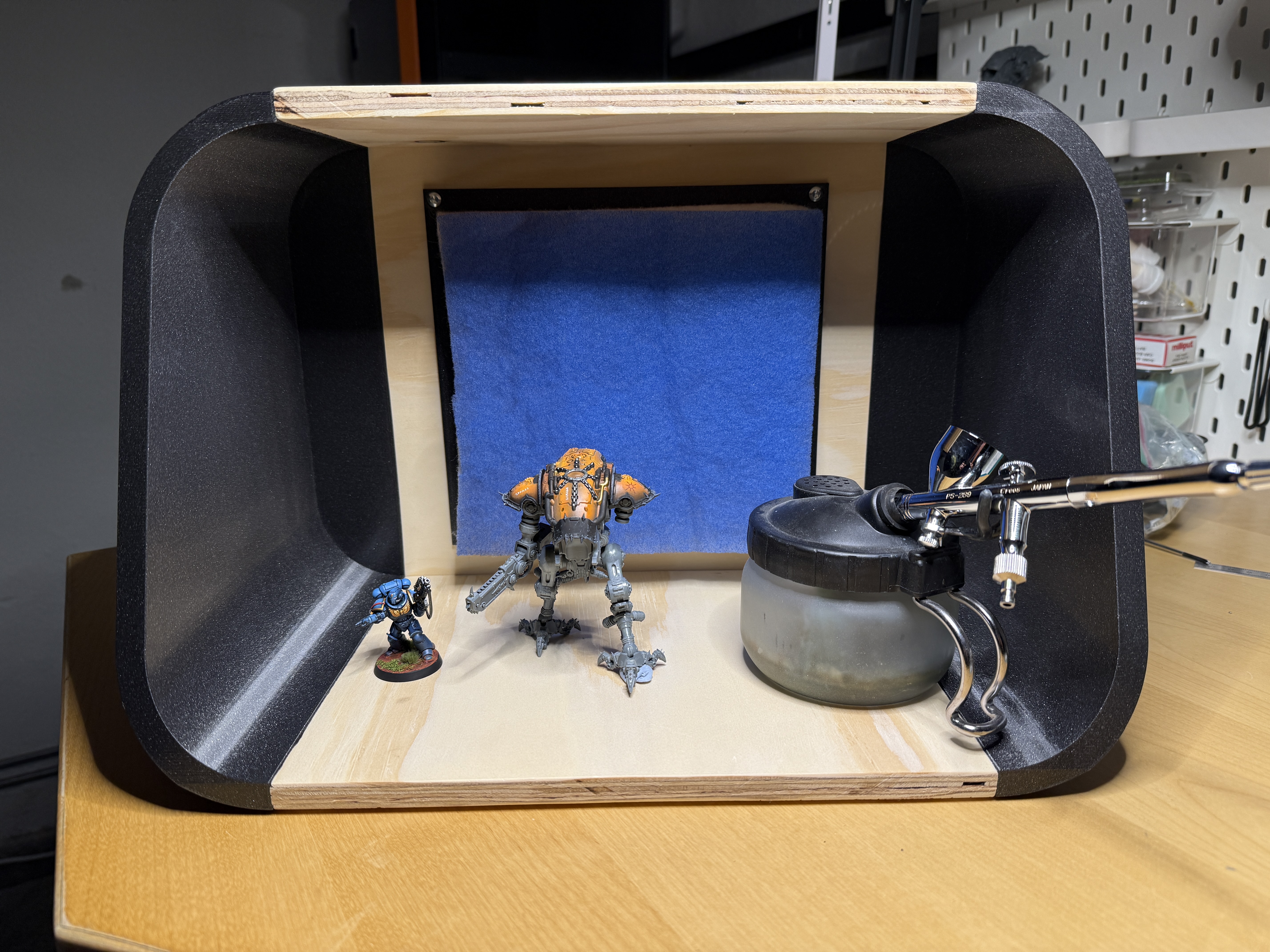 Small airbrush booth