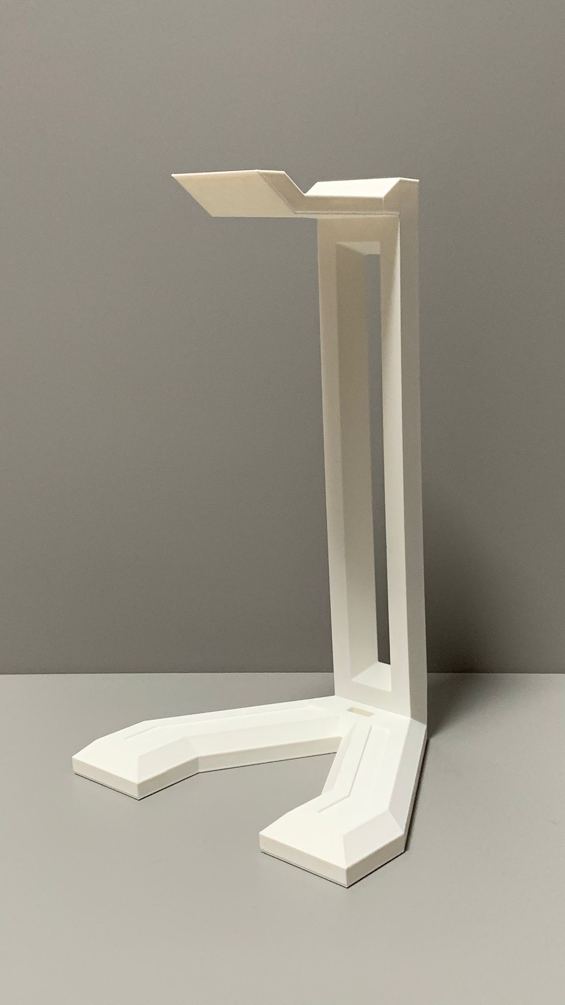Minimalist Headphone Stand with USB Slot image 2