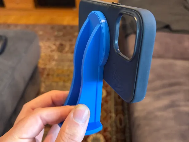 MagSafe camera tripod adapter