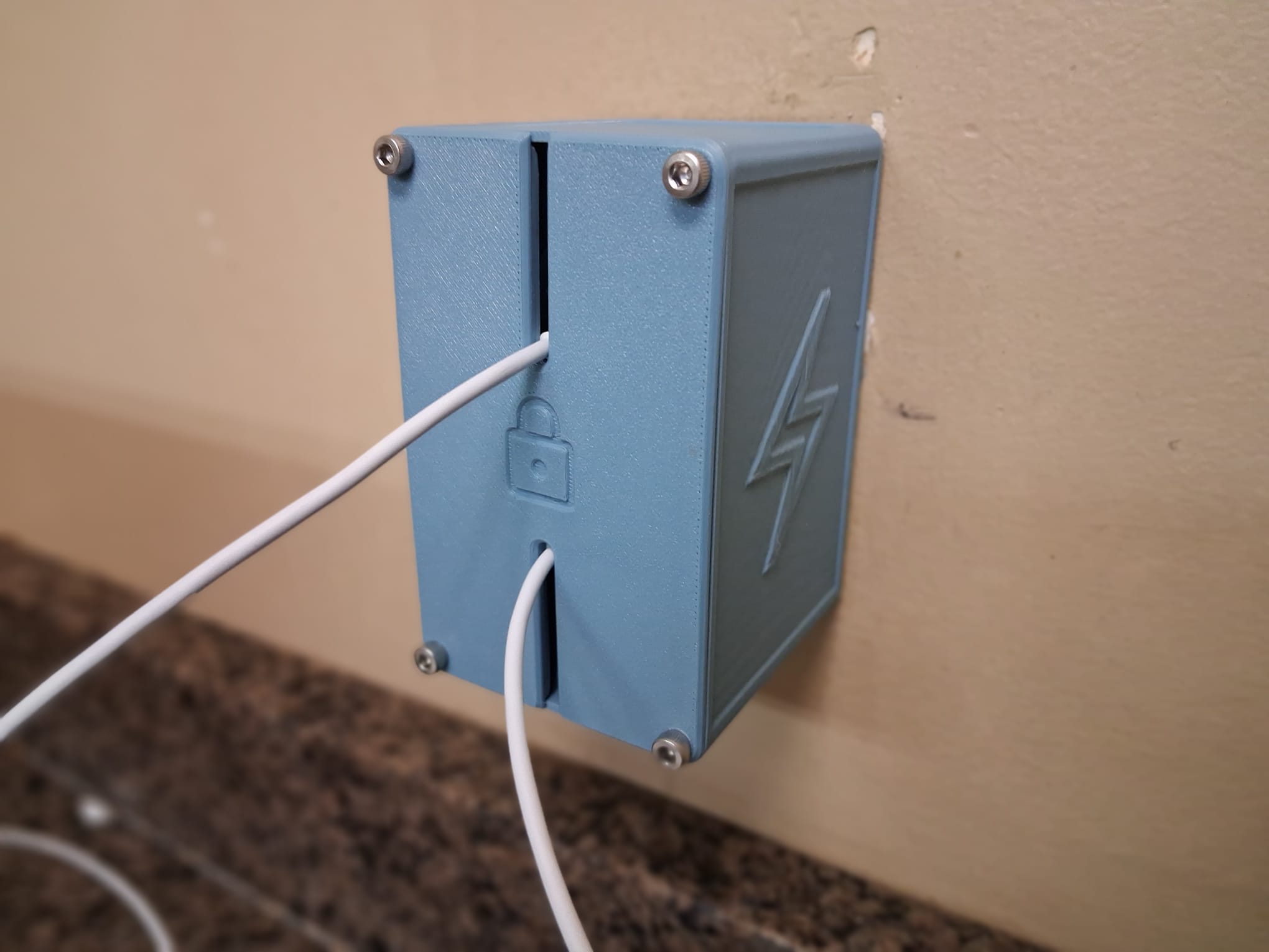 Outlet Locker