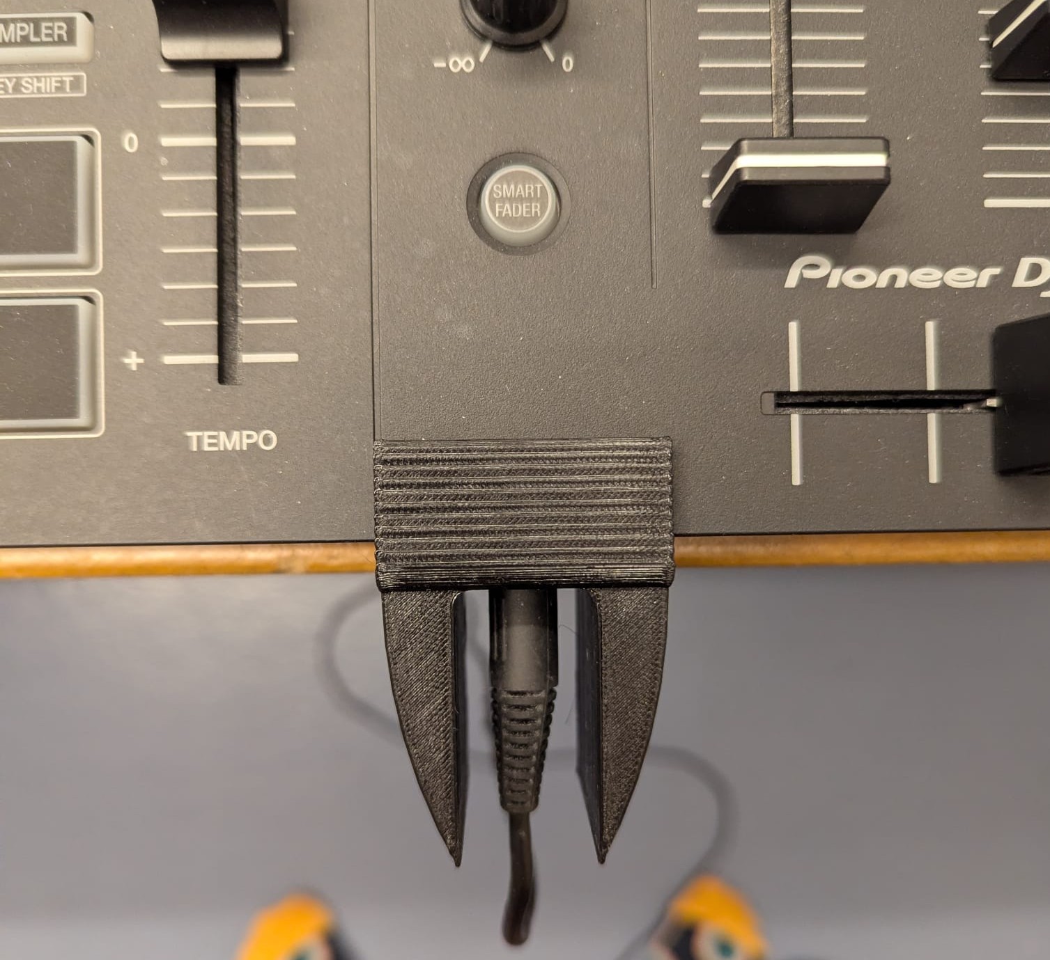 DDJ-FLX4 Headphone shield — miniatura 2