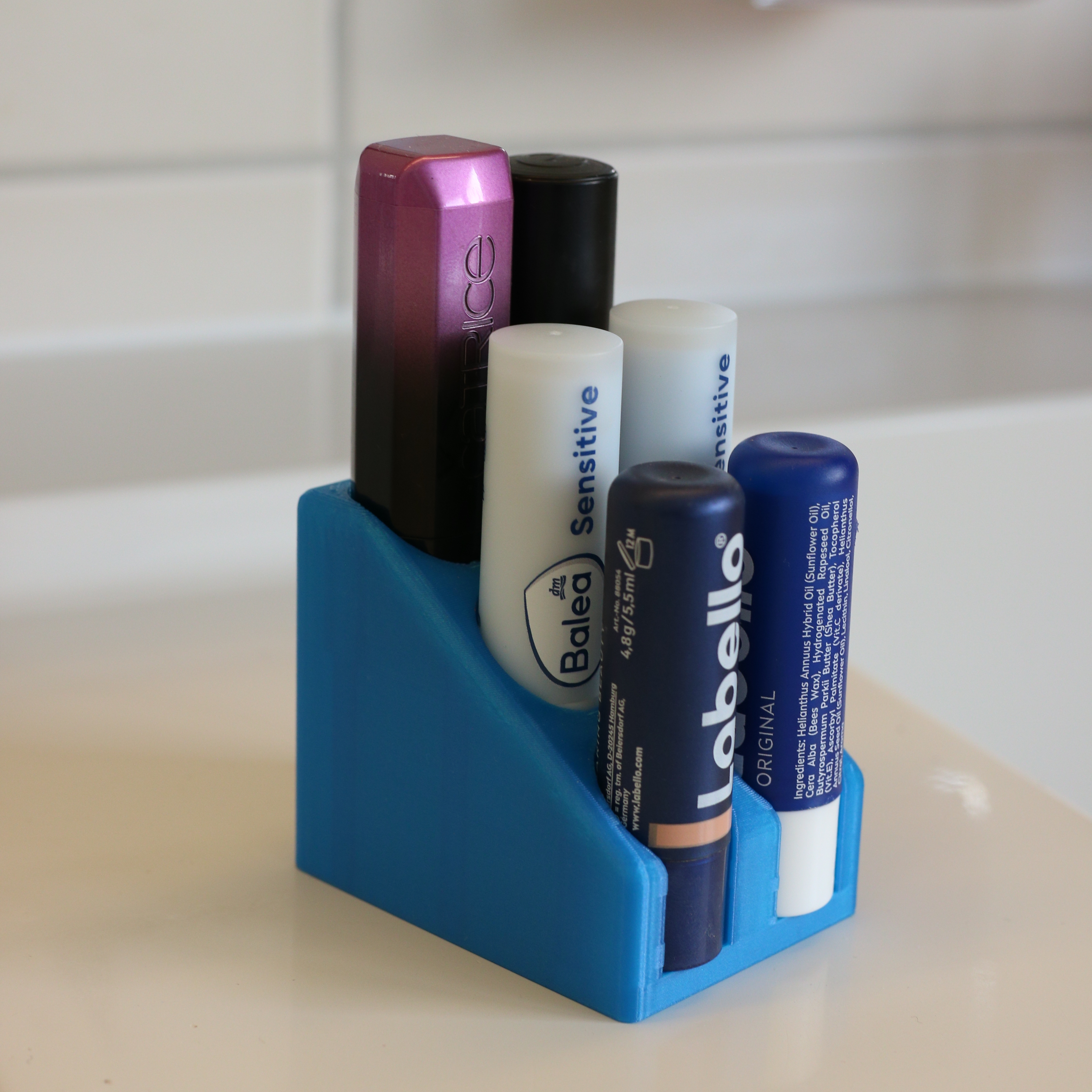 Organizer for six lipsticks