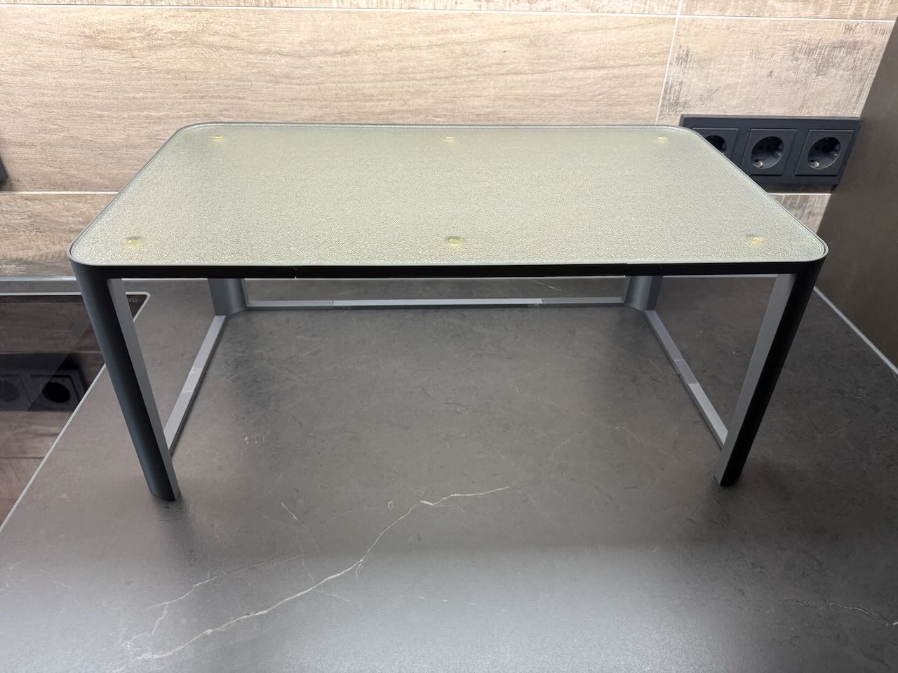 Parametric Glass Plate Stand (FreeCAD)