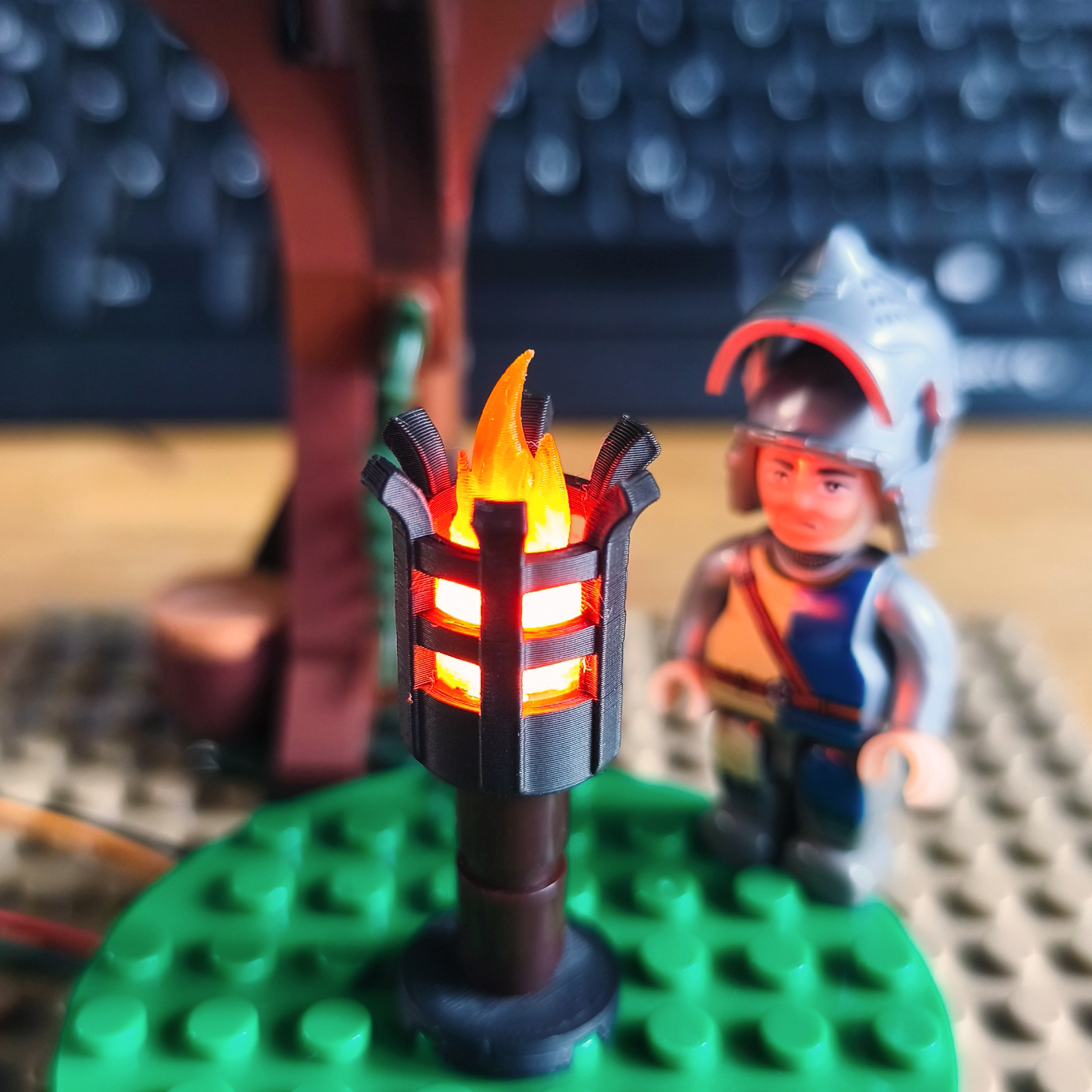 Standing Torch for Bricks / Standfackel für Klemmbausteine