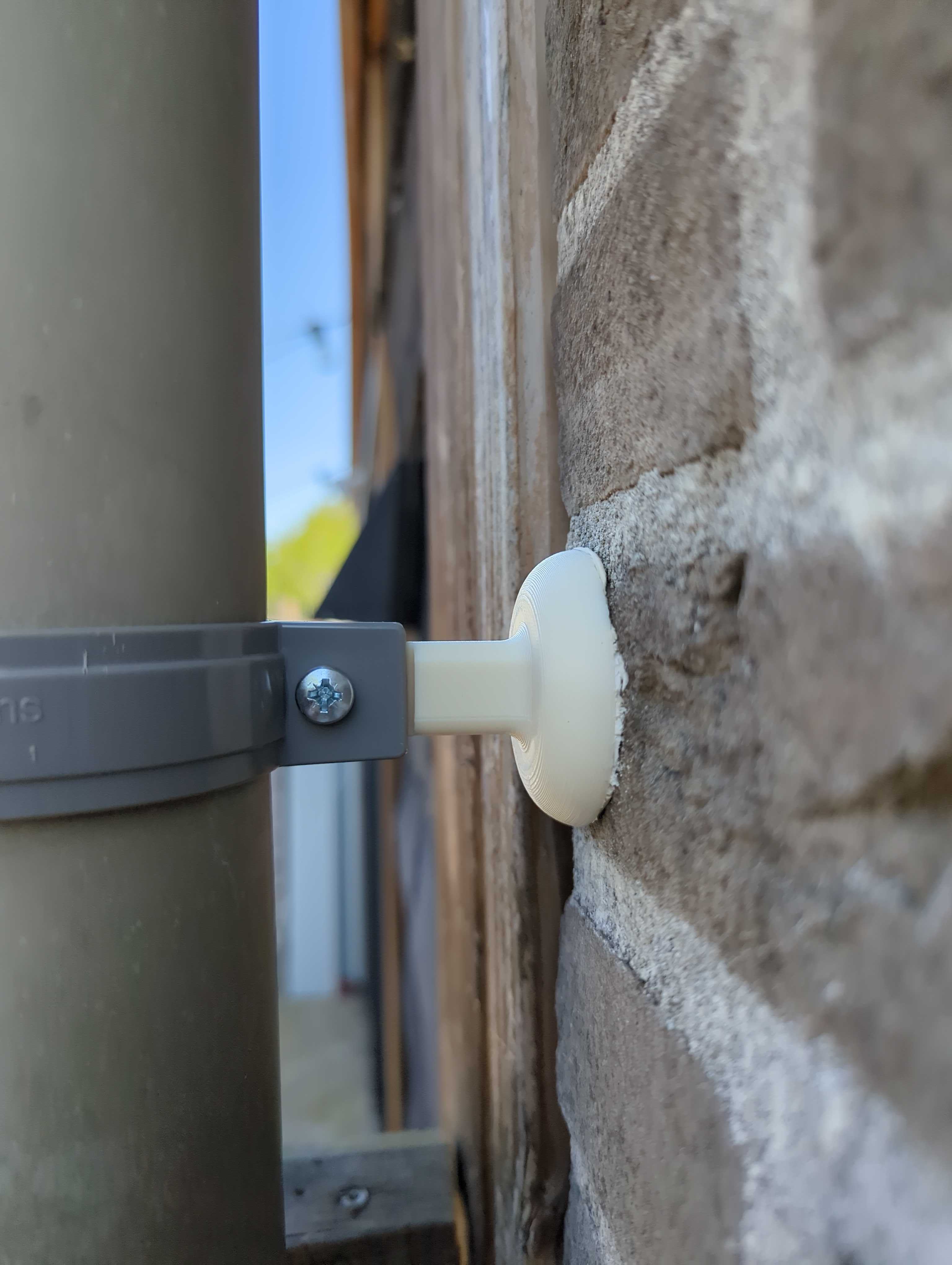 Pipe clamp wall mount