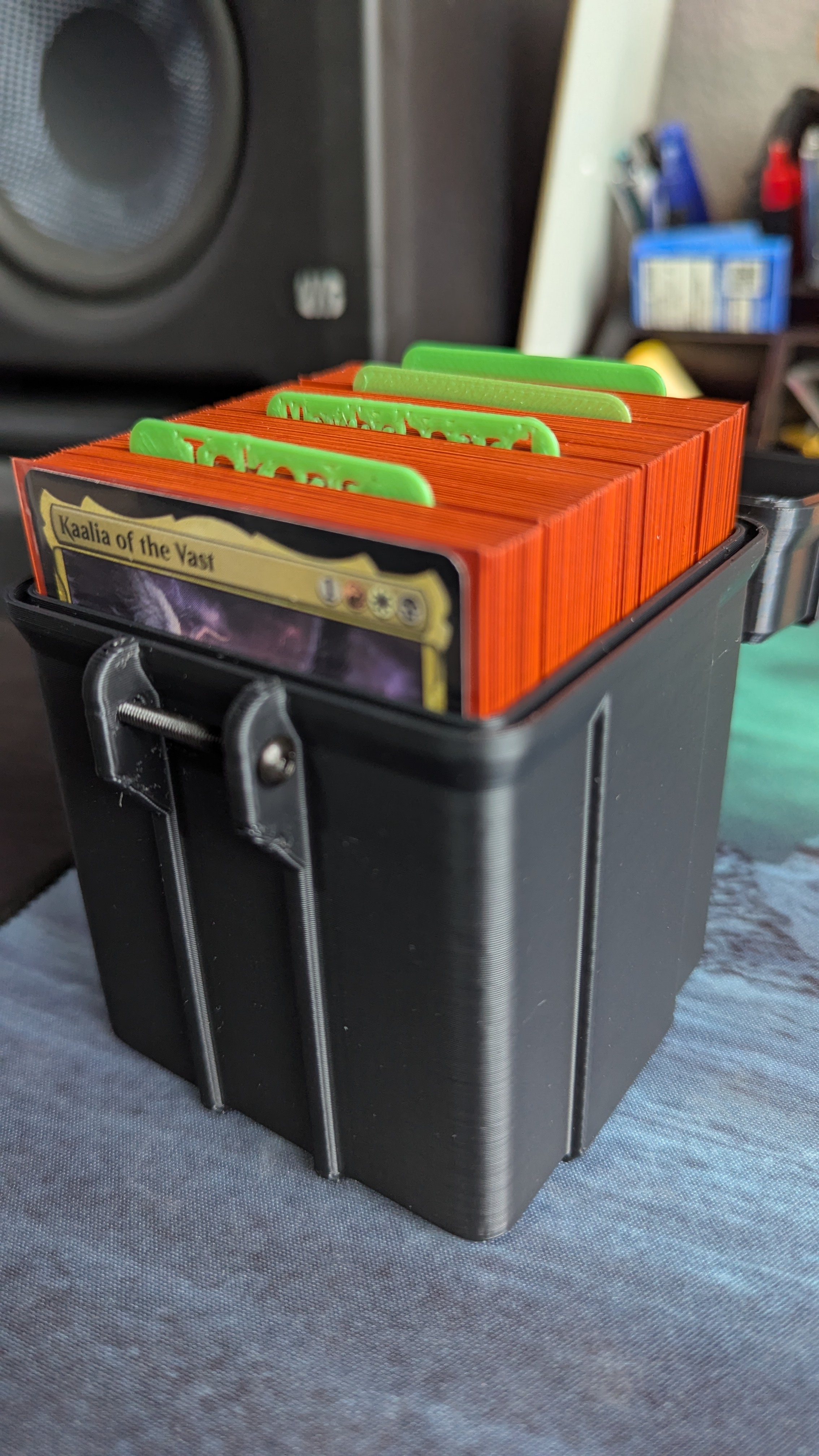 MTG Rugged Deck Box - 100 — miniatura 2