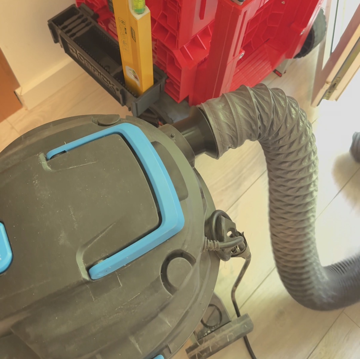Vacuum out adapter