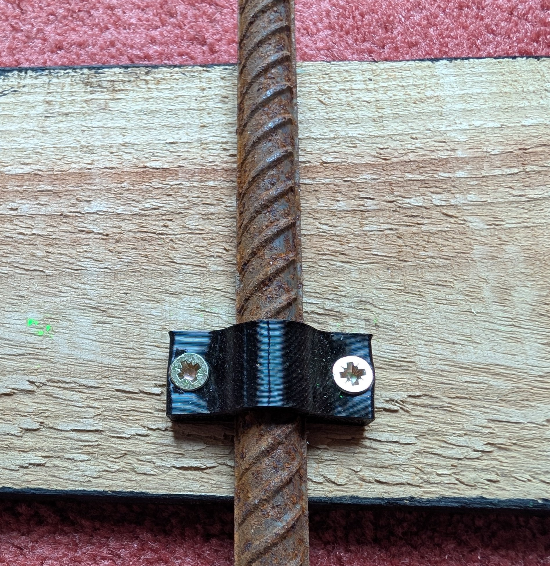 Pipe Clip Style Mount For 10mm Rebar - for making rustic plant signs. TPU only.