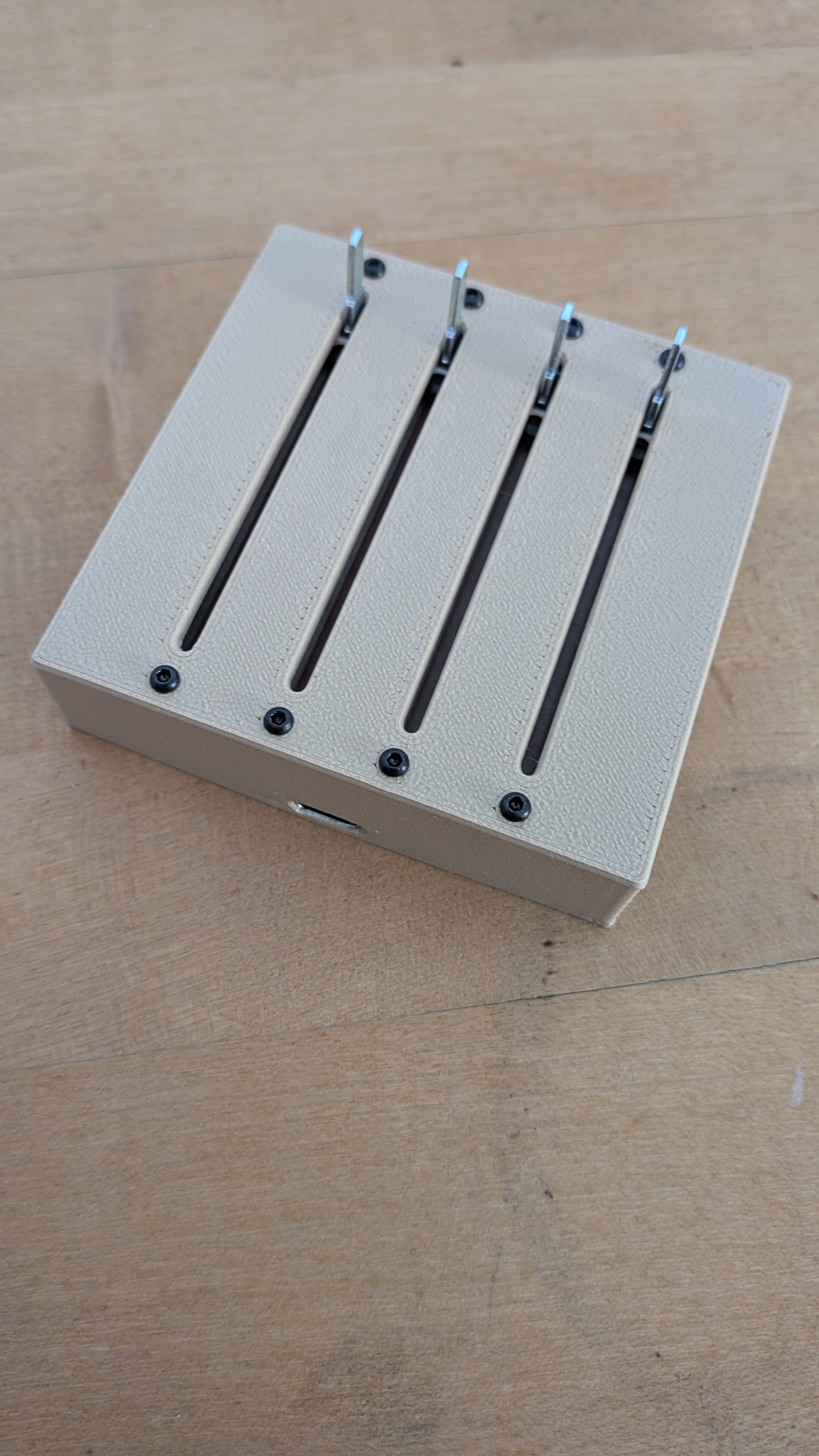 Simple Deej case