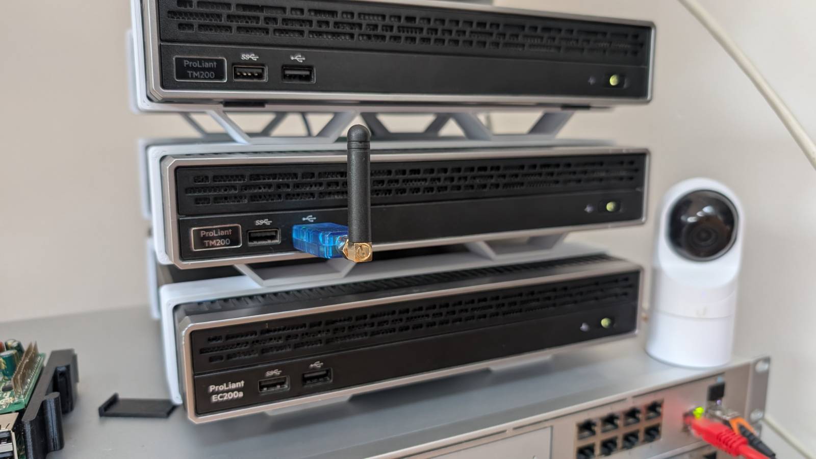 HP ec200a stacking stand