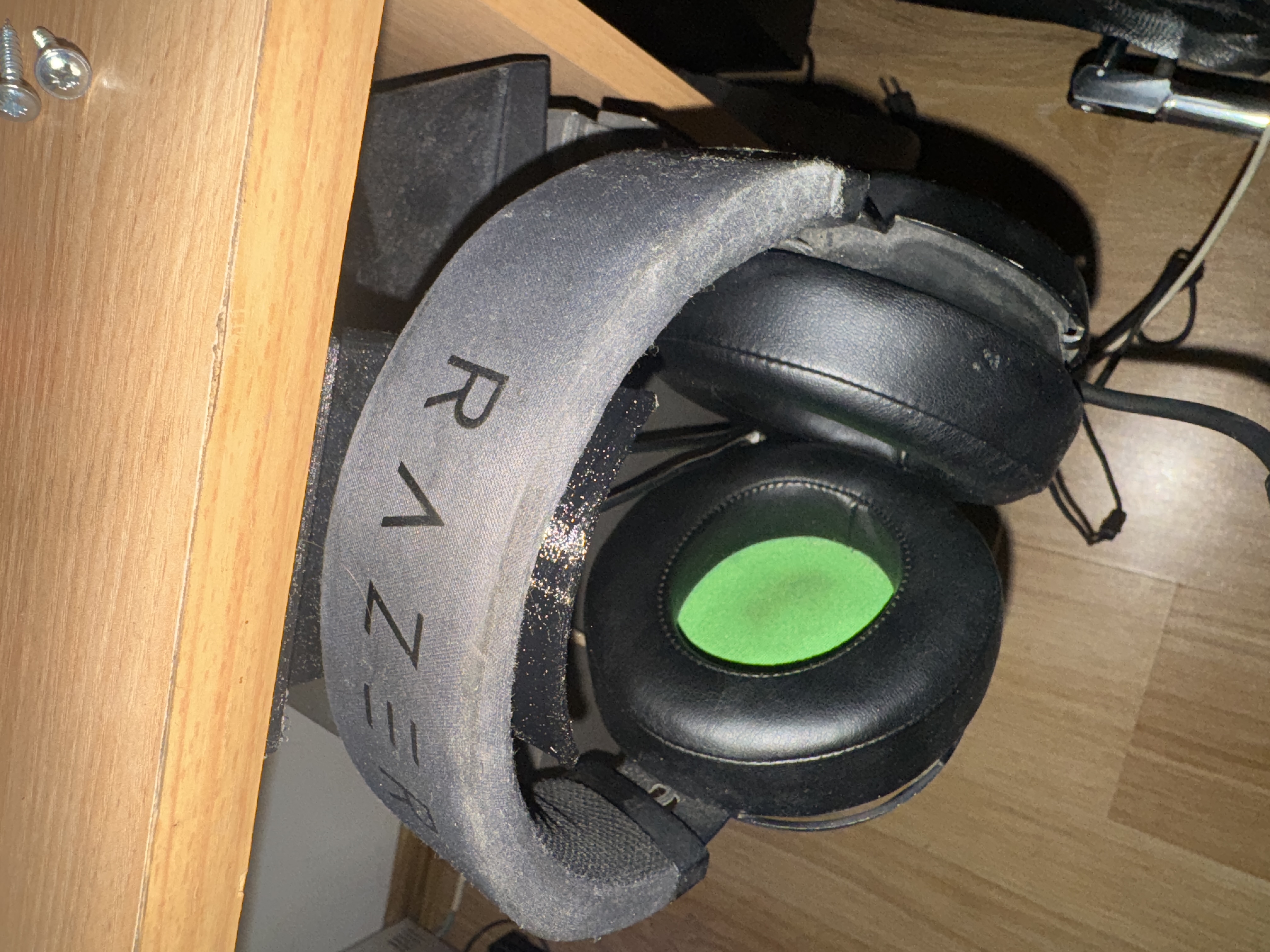 PC headphones holder