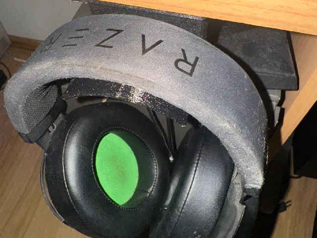 PC headphones holder