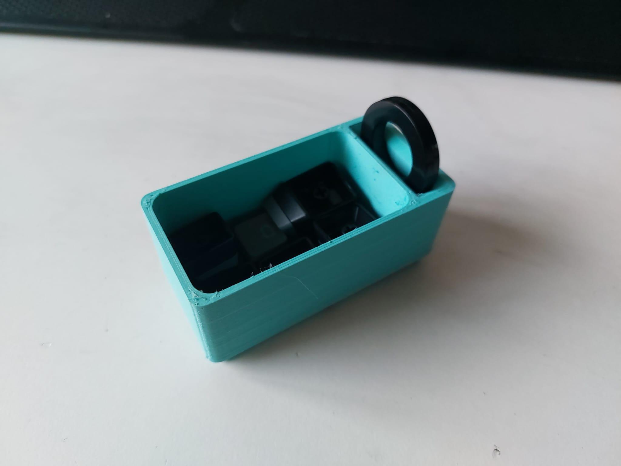 Keycap remover and spare keys Gridfinity holder