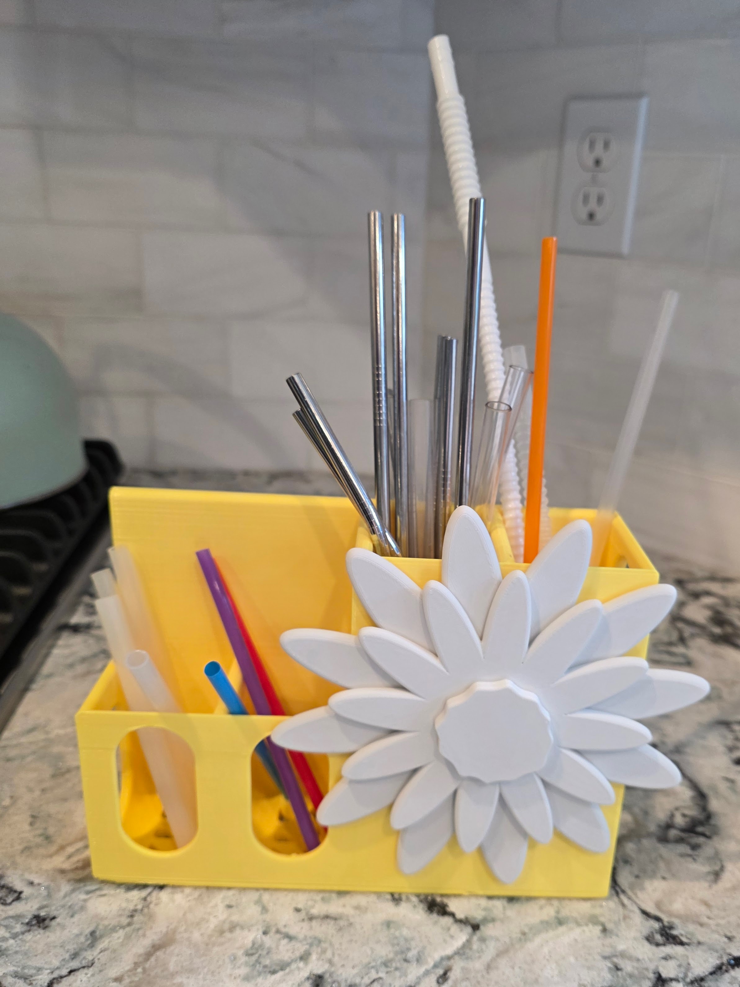 Straw Pencil or Silverware Holder and Drying Rack with Daisy