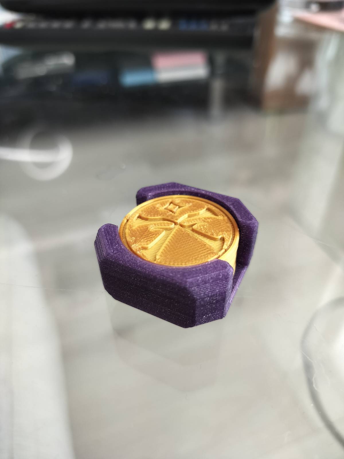 Pathfinder Hero Point token and token holder (Parametric)