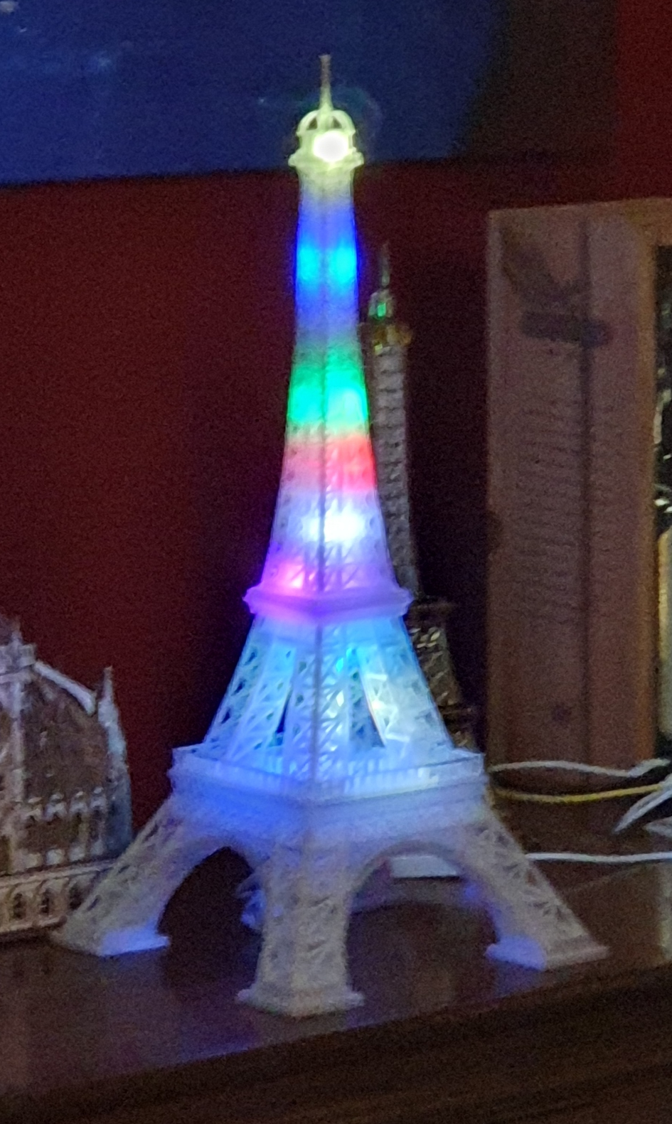 LED Lighted Eiffel Tower — miniatura 4