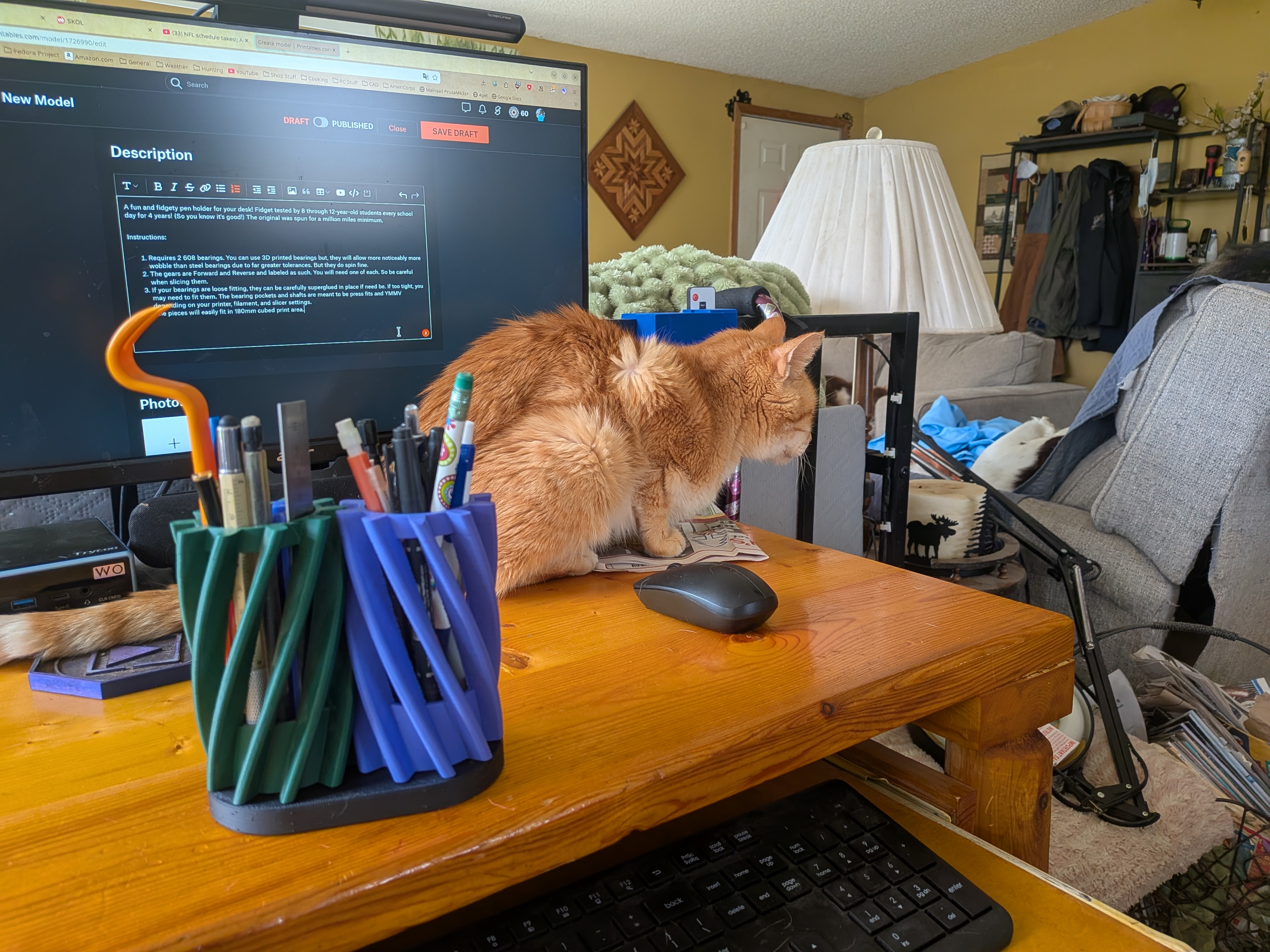 Spinning Gear Pen Holder