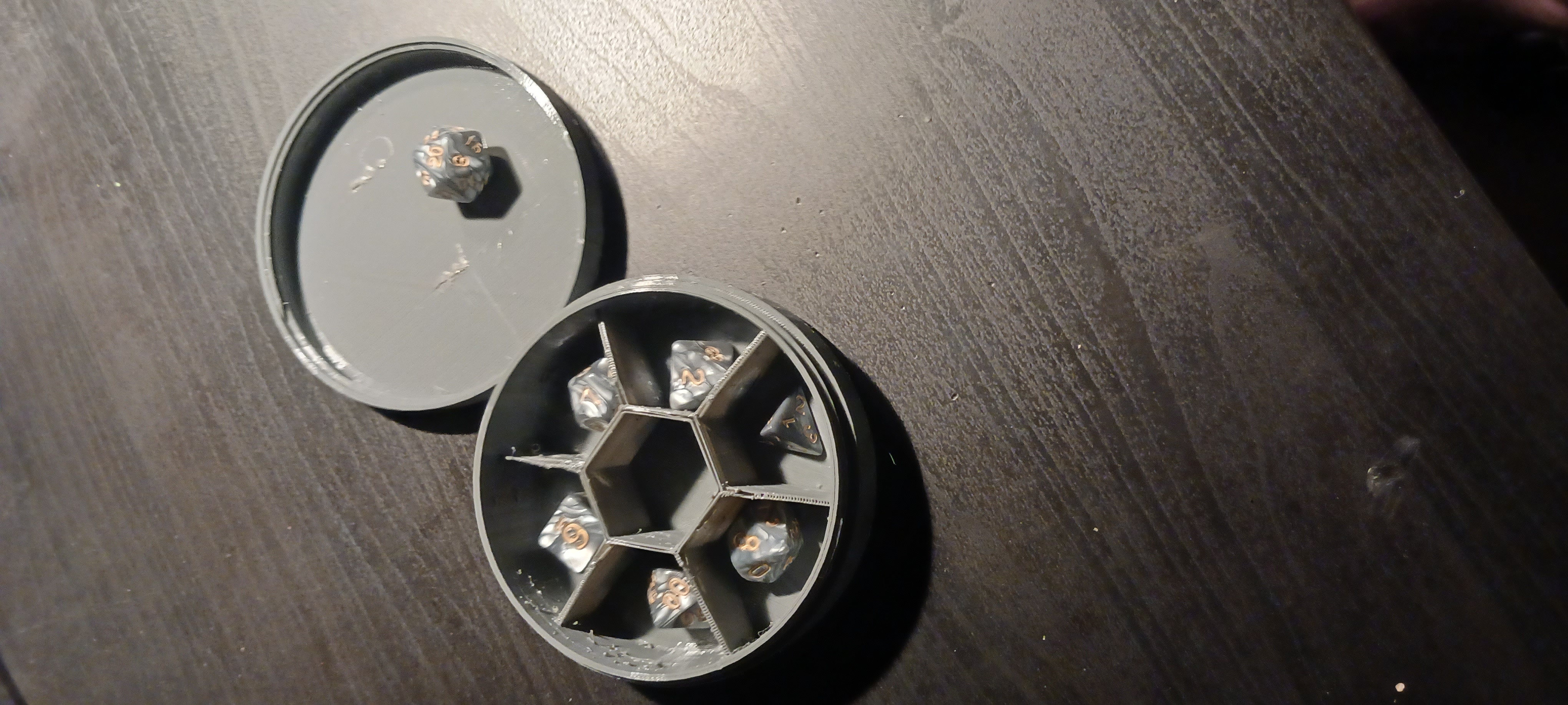 Dice container with separation and rolling trey