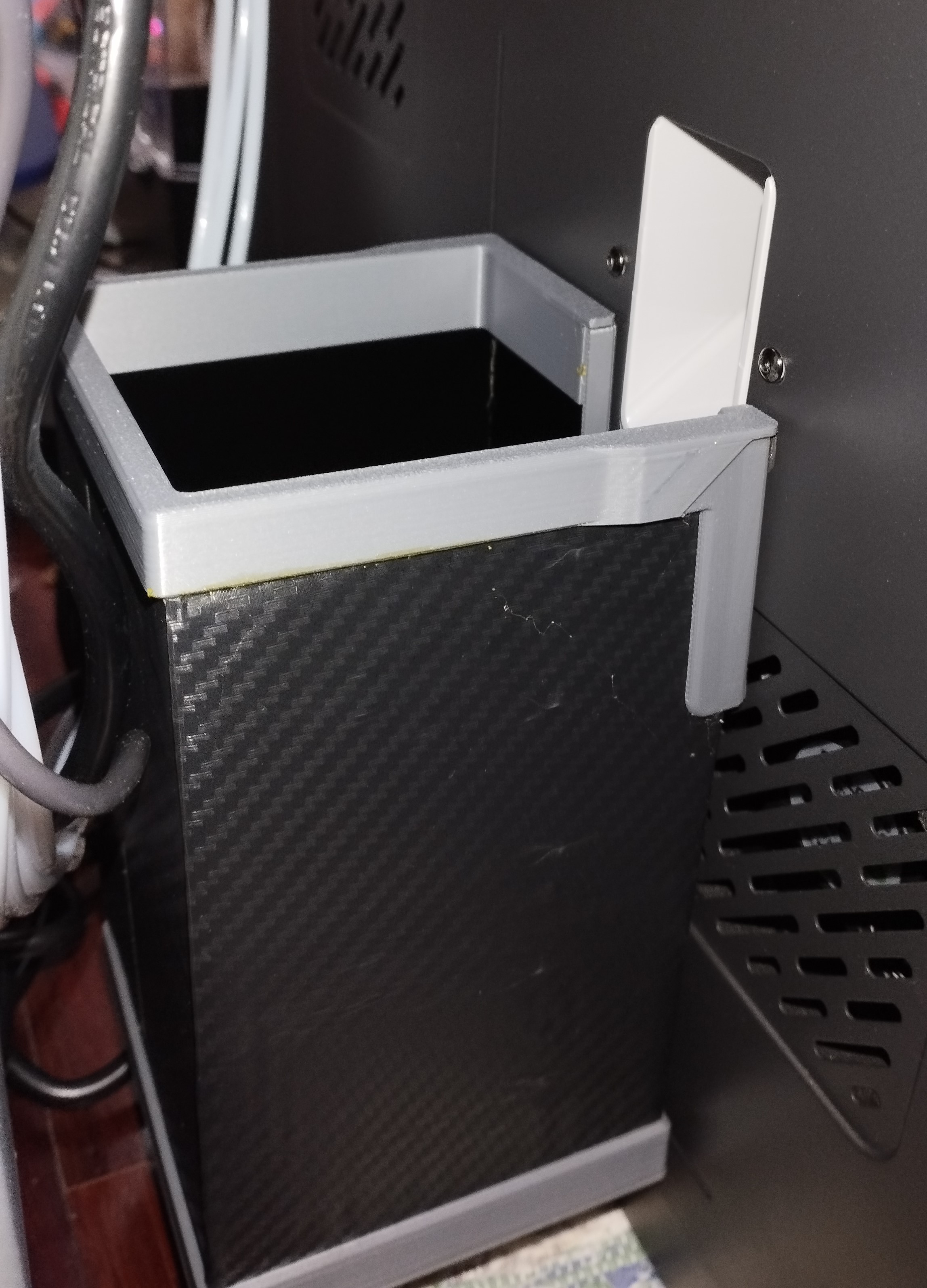 Universal poop bin made with cardboard 3D model