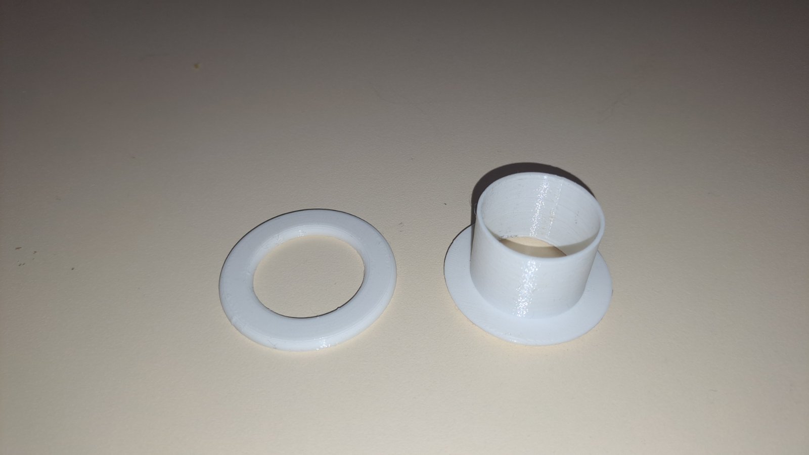 Wide grommet for 18mm chipboard