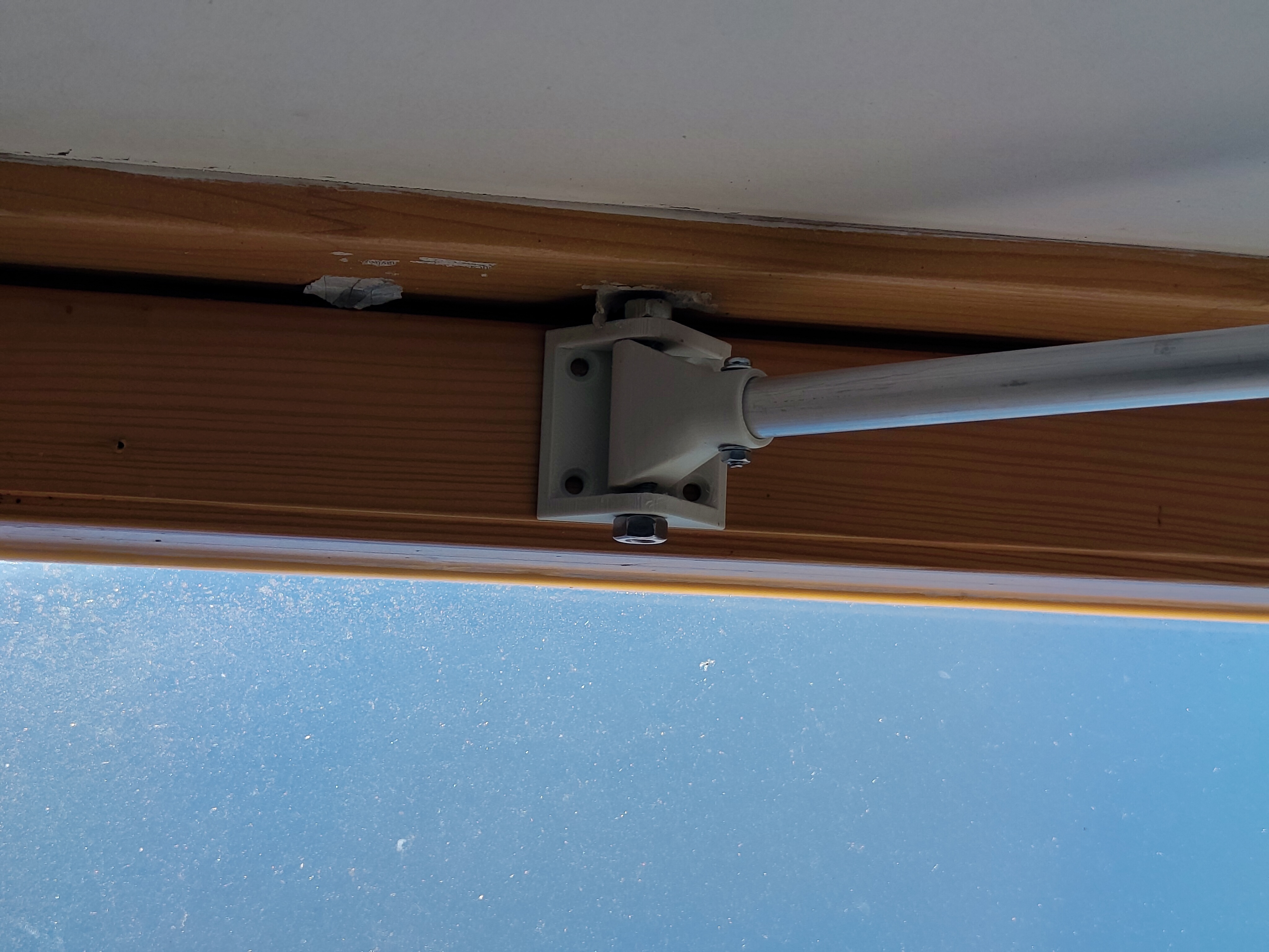 Roof window opening rod