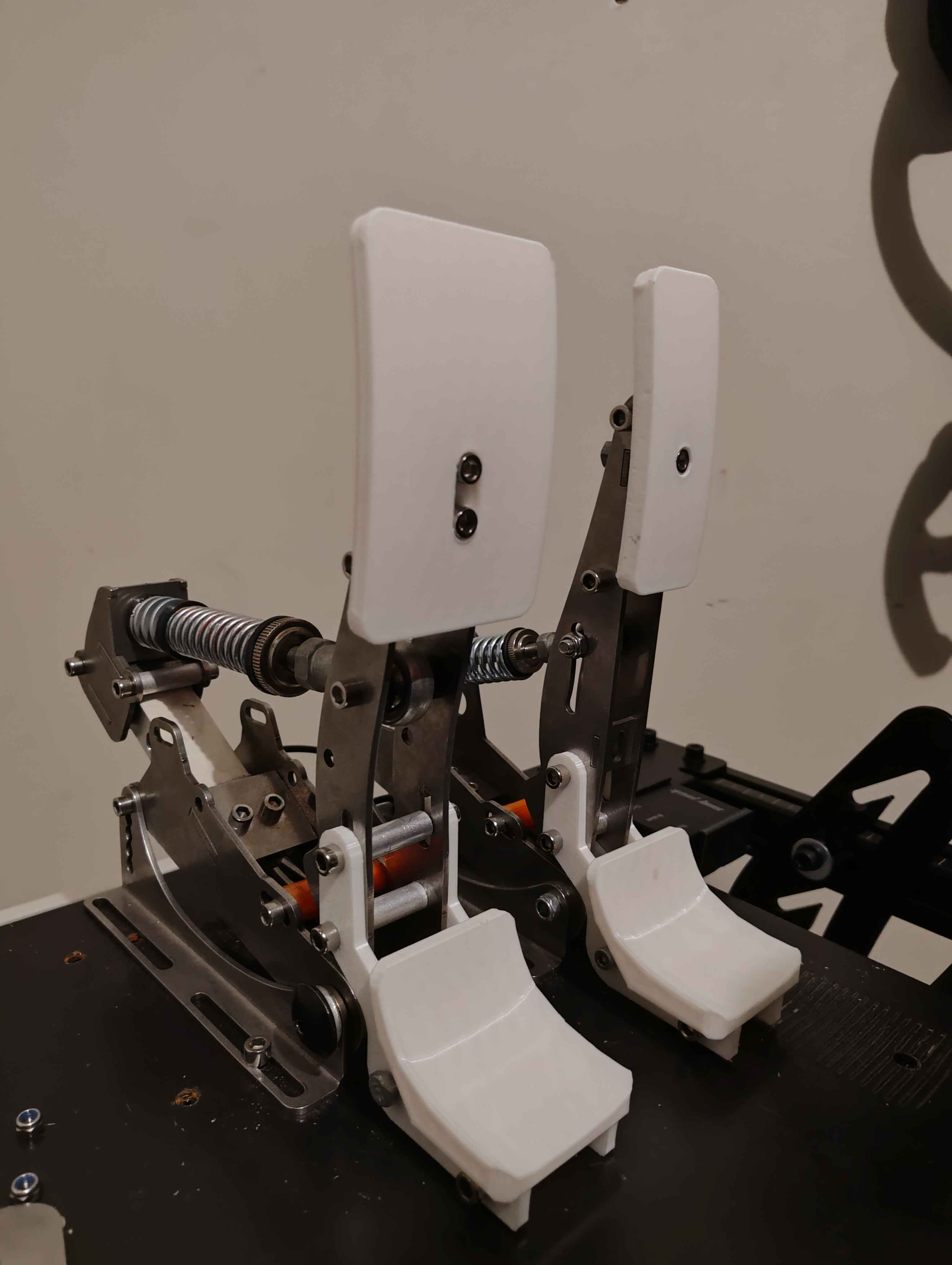 Simjack Pro Tilting heel rests