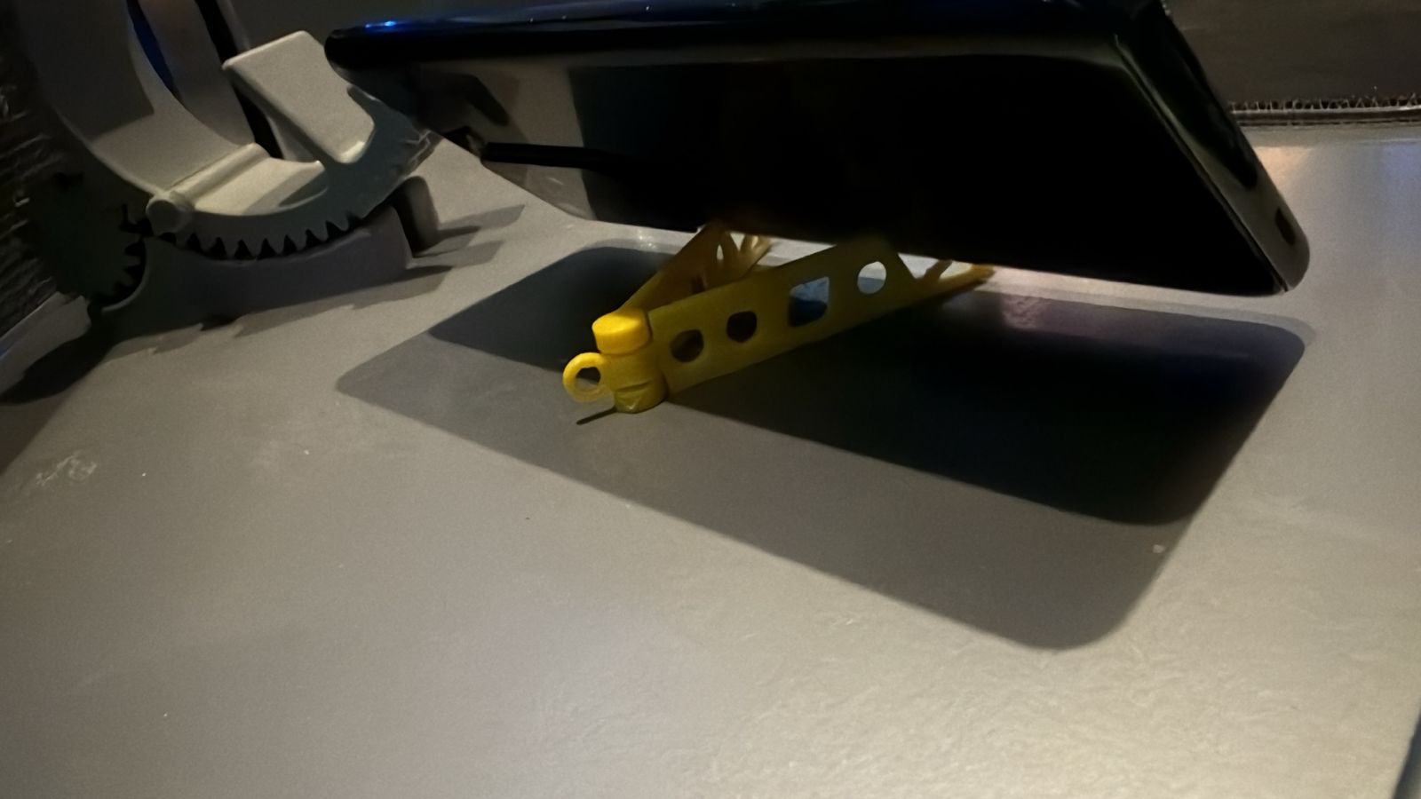 mobile stand keychain — thumbnail 4