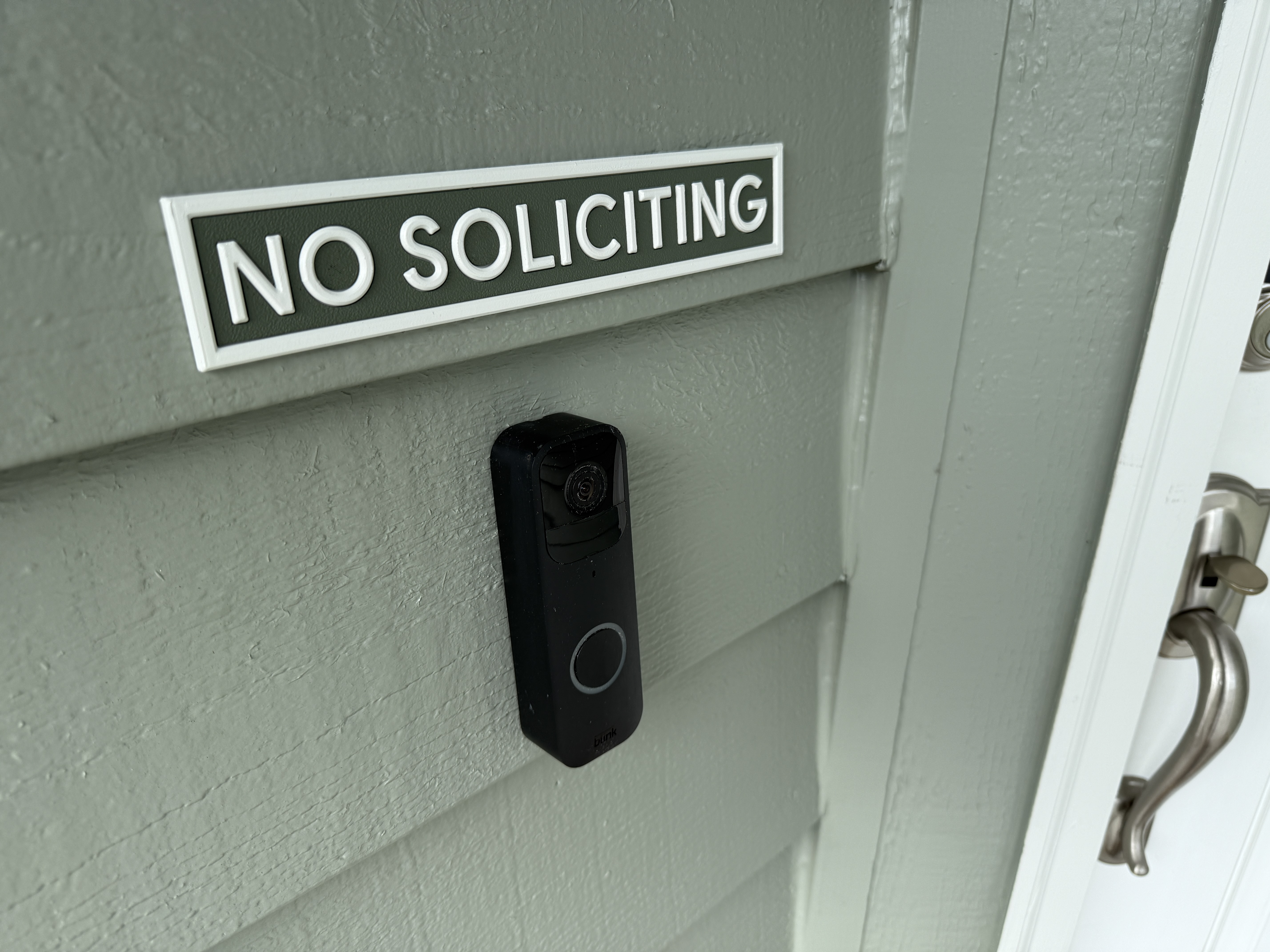 Paintable no soliciting sign