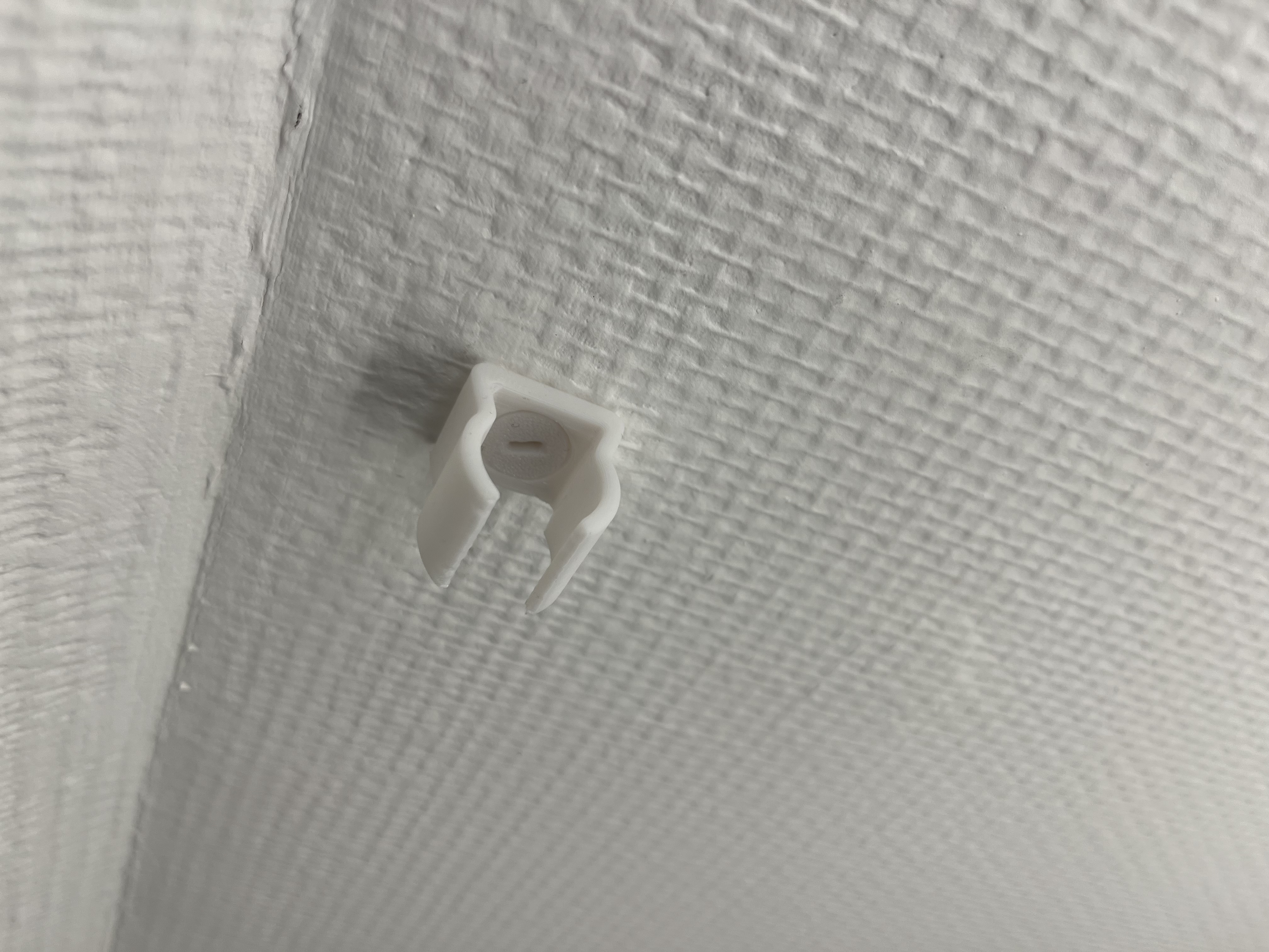 Quick & Easy LED Tube Clip: No Extra Screws Needed — thumbnail 4