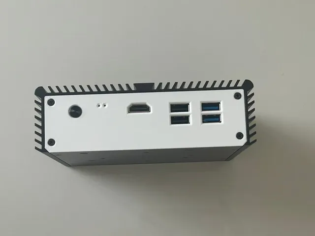 Qotom Q750G5 Front panel