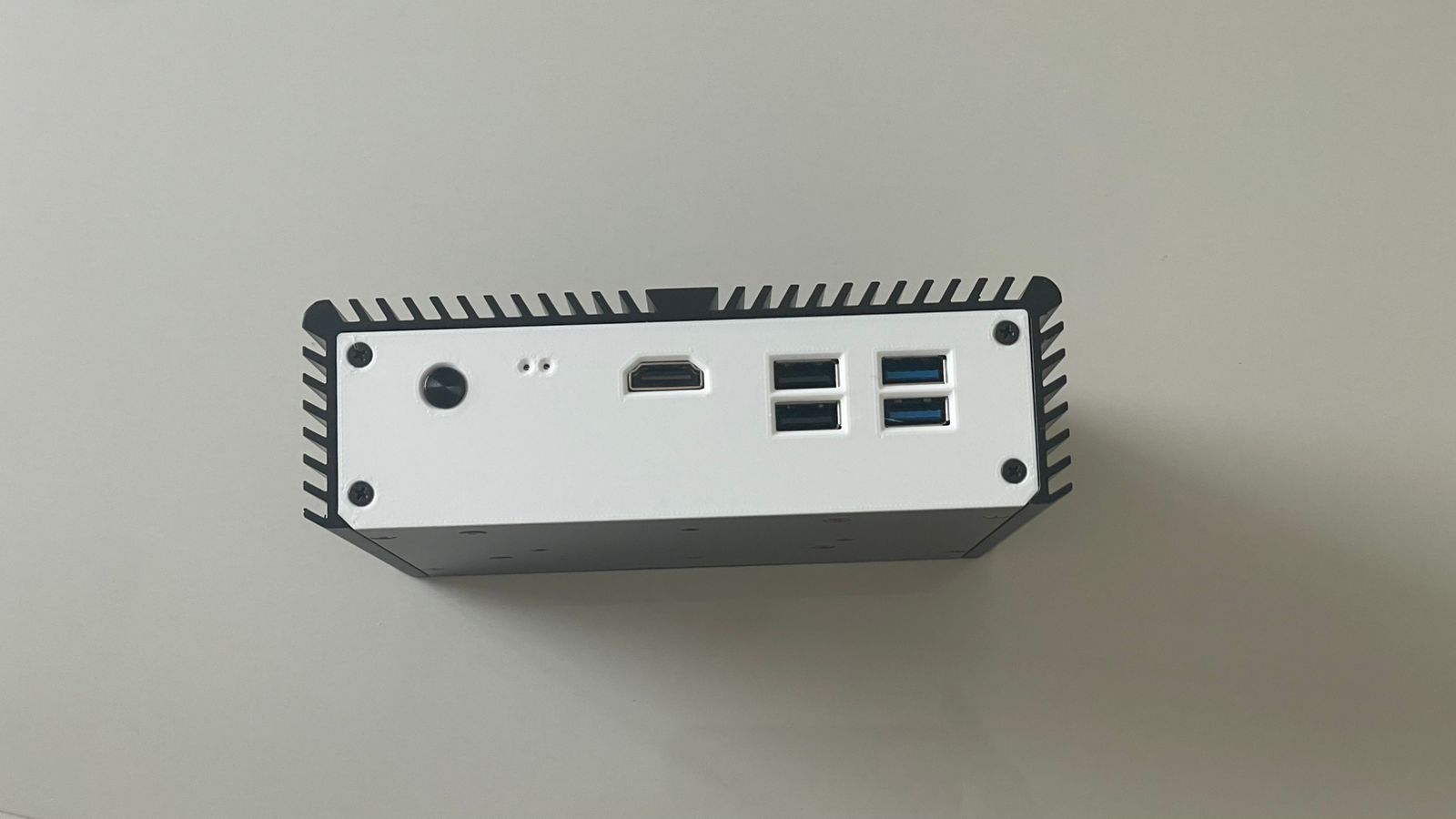 Qotom Q750G5 Front panel