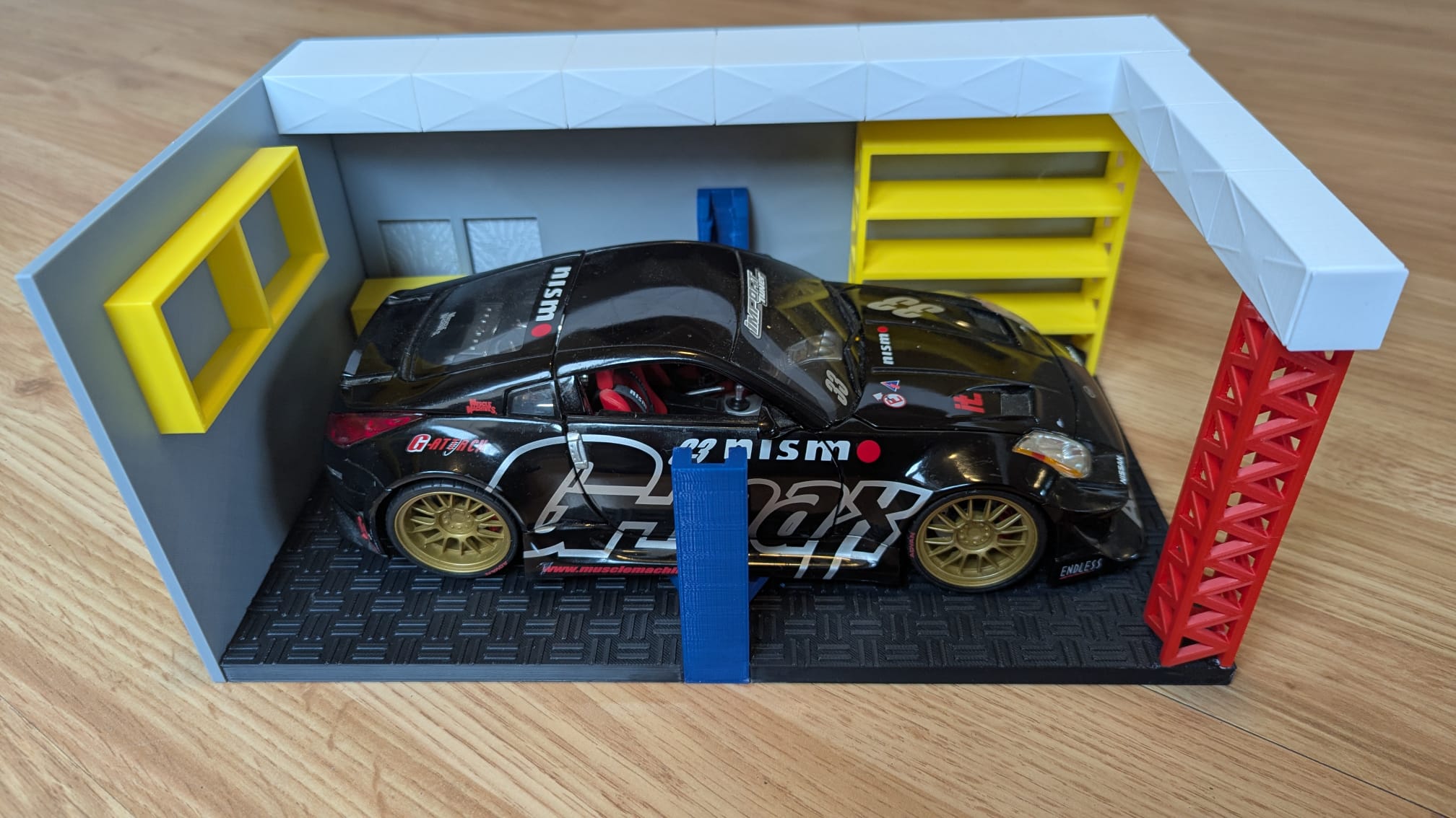 Garage Diorama  1:18 or 1:24 — thumbnail 4