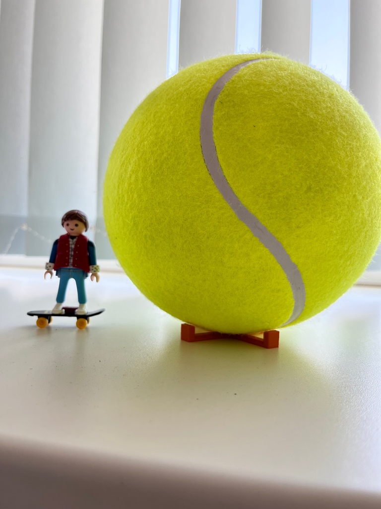 ball stand / Ballständer