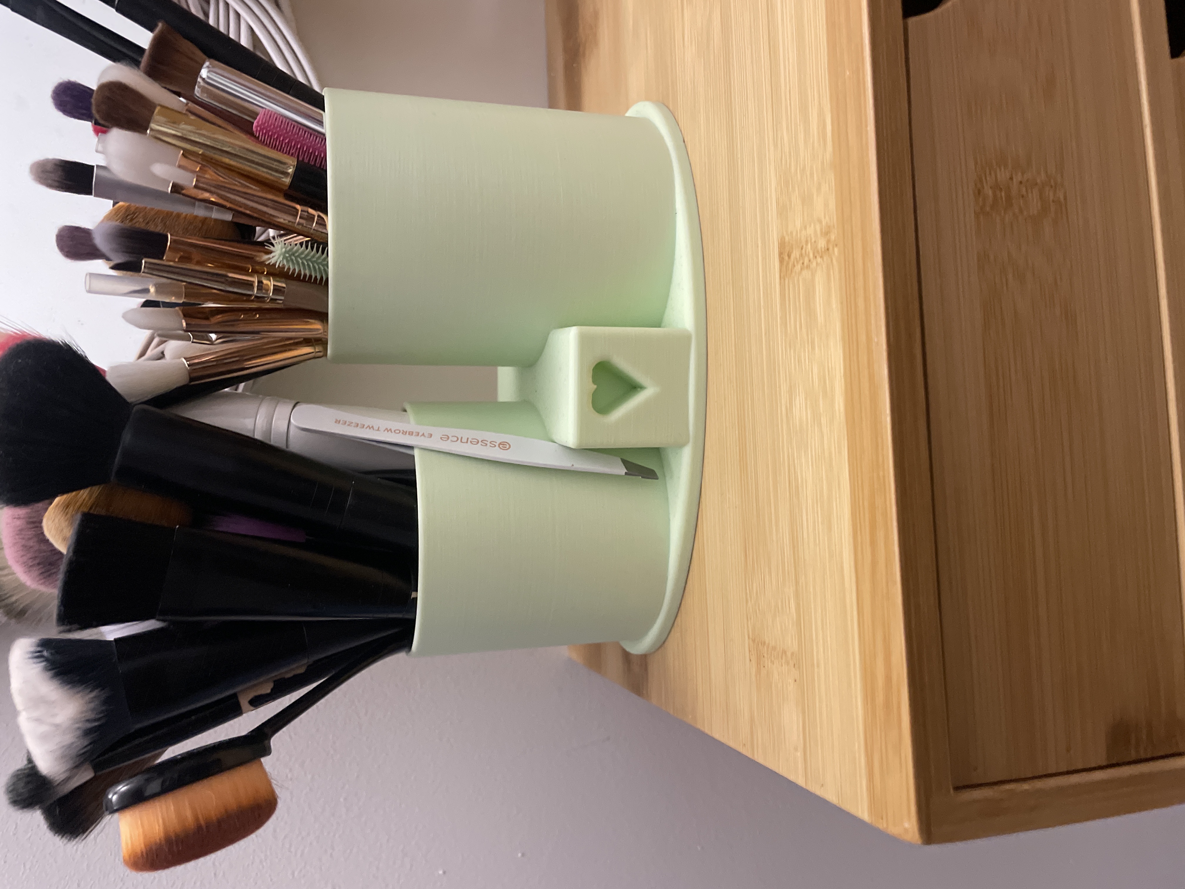 MakeUp Brush Organizer