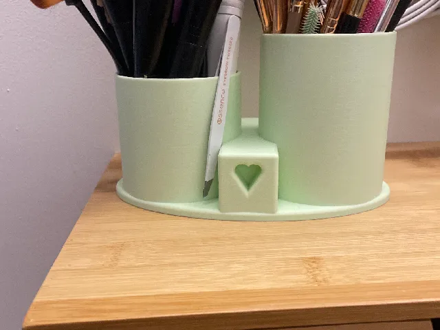 MakeUp Brush Organizer